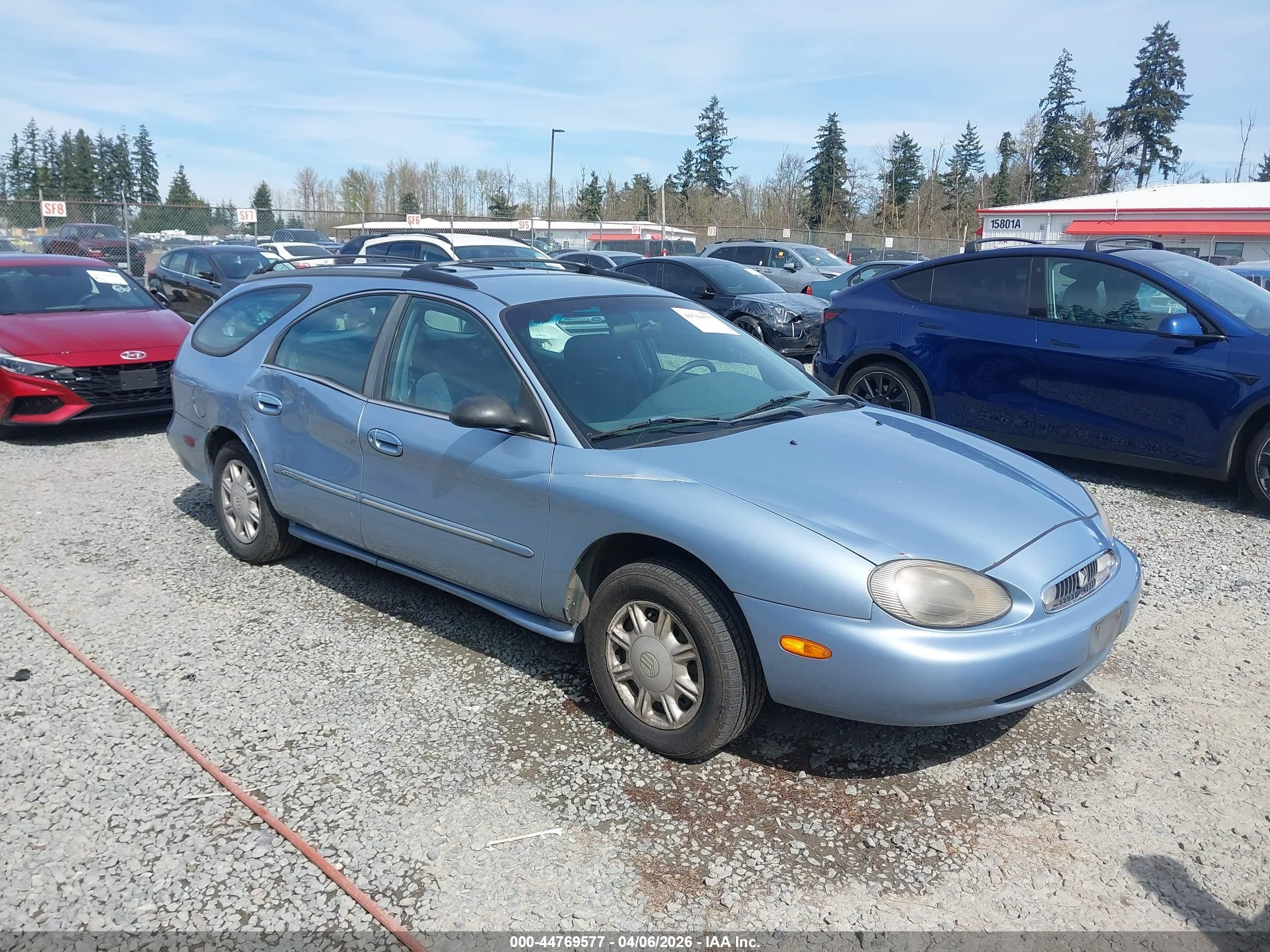 1998 Mercury Sable LS, VIN 1MEFM55U8WA601617 — Бок