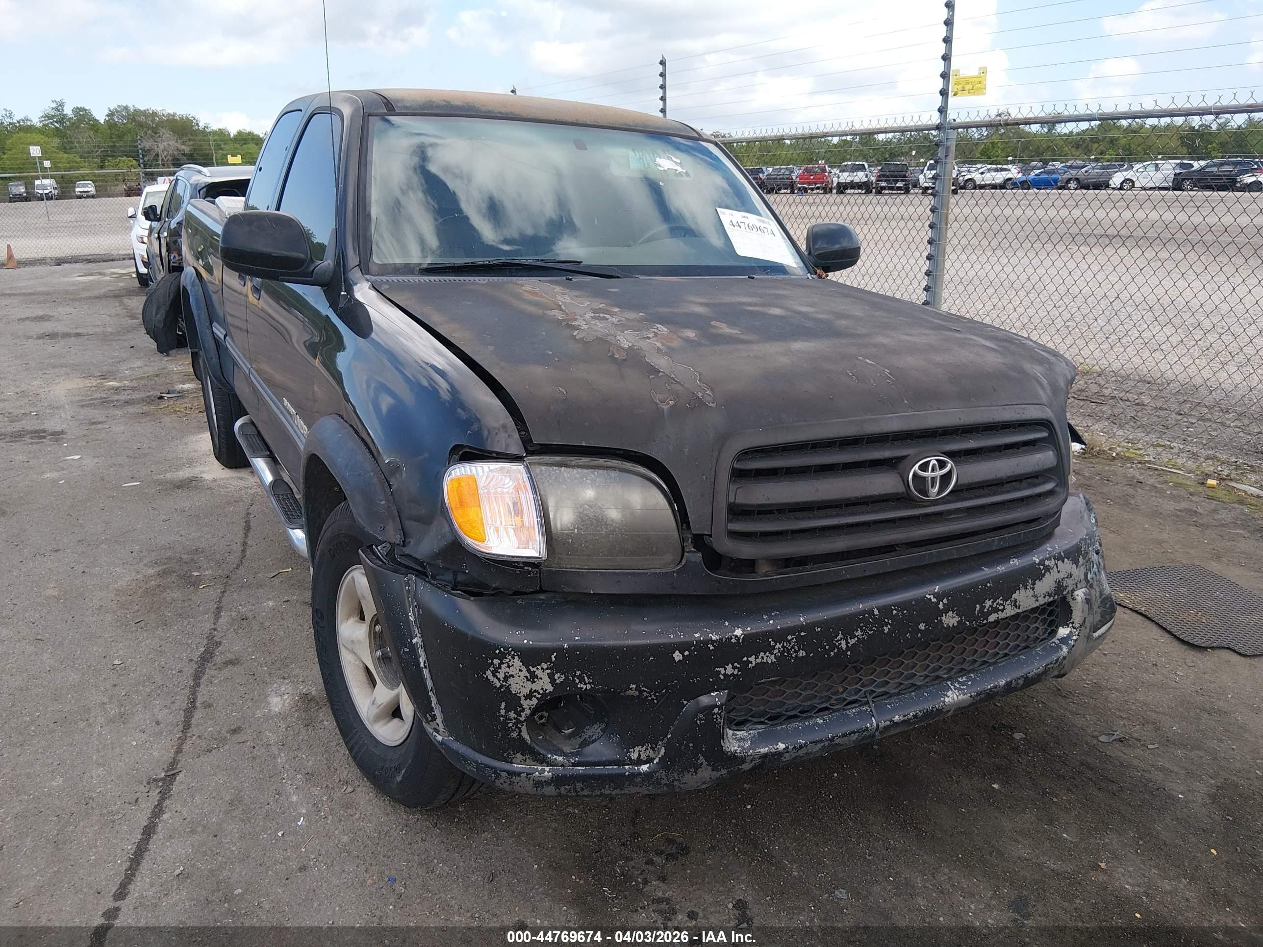 2001 Toyota Tundra Limited, VIN 5TBRT381X1S145244 — Side