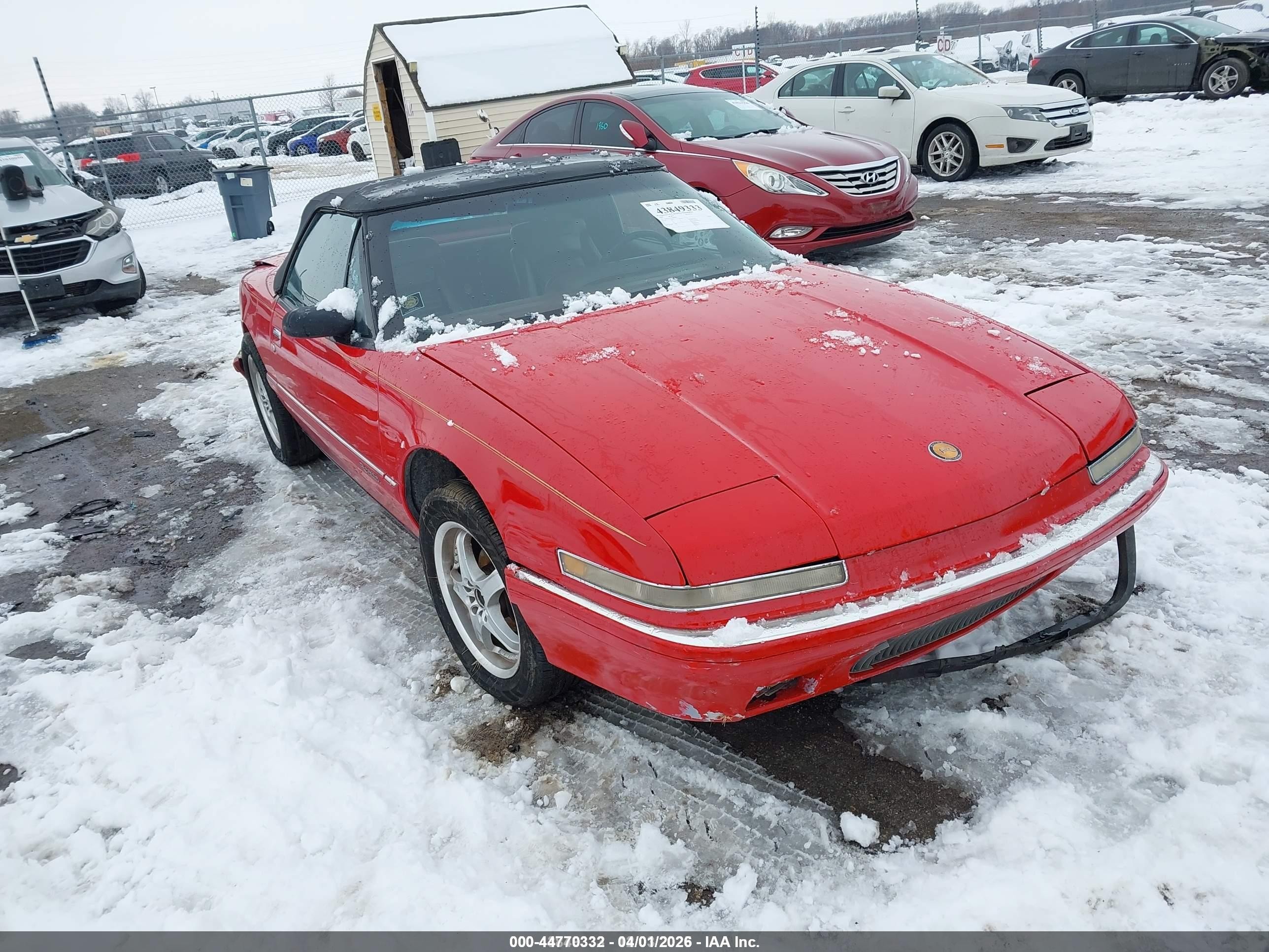 1990 Buick Reatta, VIN 1G4EC33CXLB906892 — Rear end
