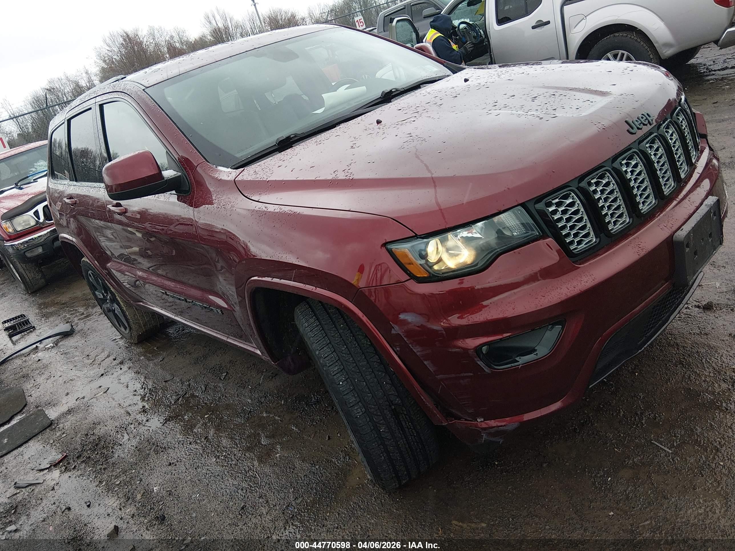 2022 Jeep Grand Cherokee Laredo E, VIN 1C4RJFAG3NC150127 — Front end
