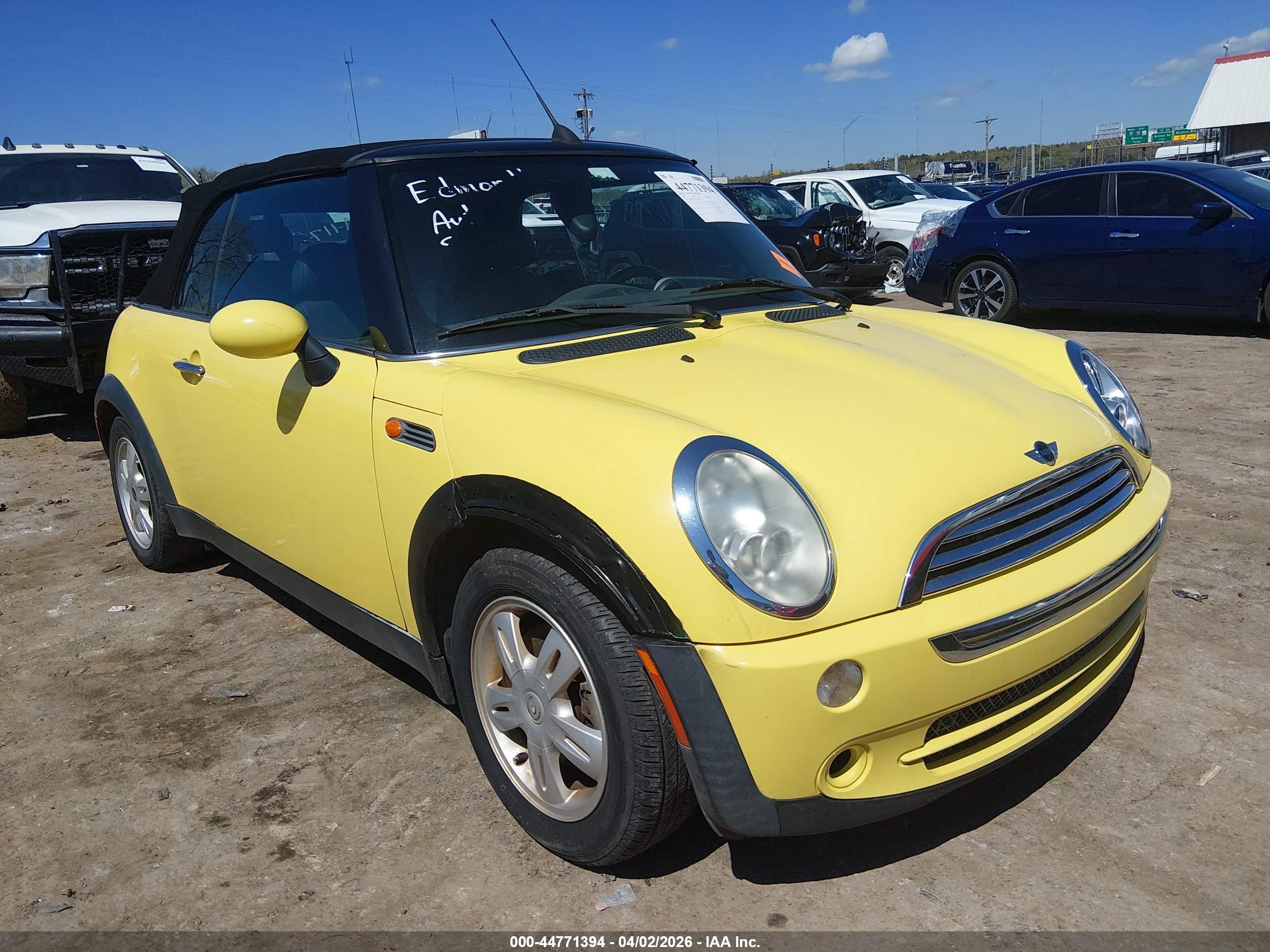 2005 MINI Convertible, VIN WMWRF33415TG10971 — Зад