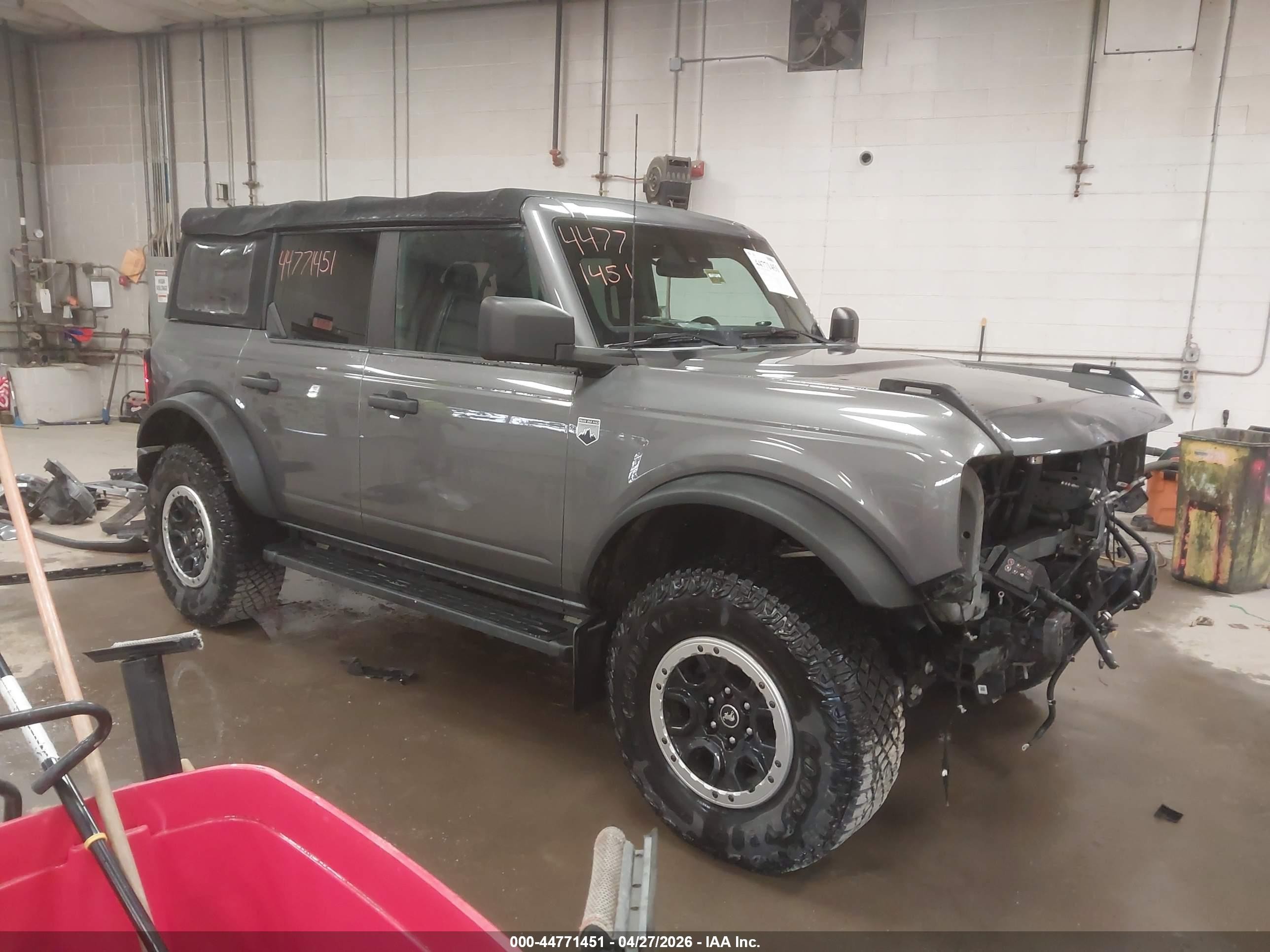 2021 Ford Bronco Wildtrak, VIN 1FMEE5DP5MLA61615 — Front end