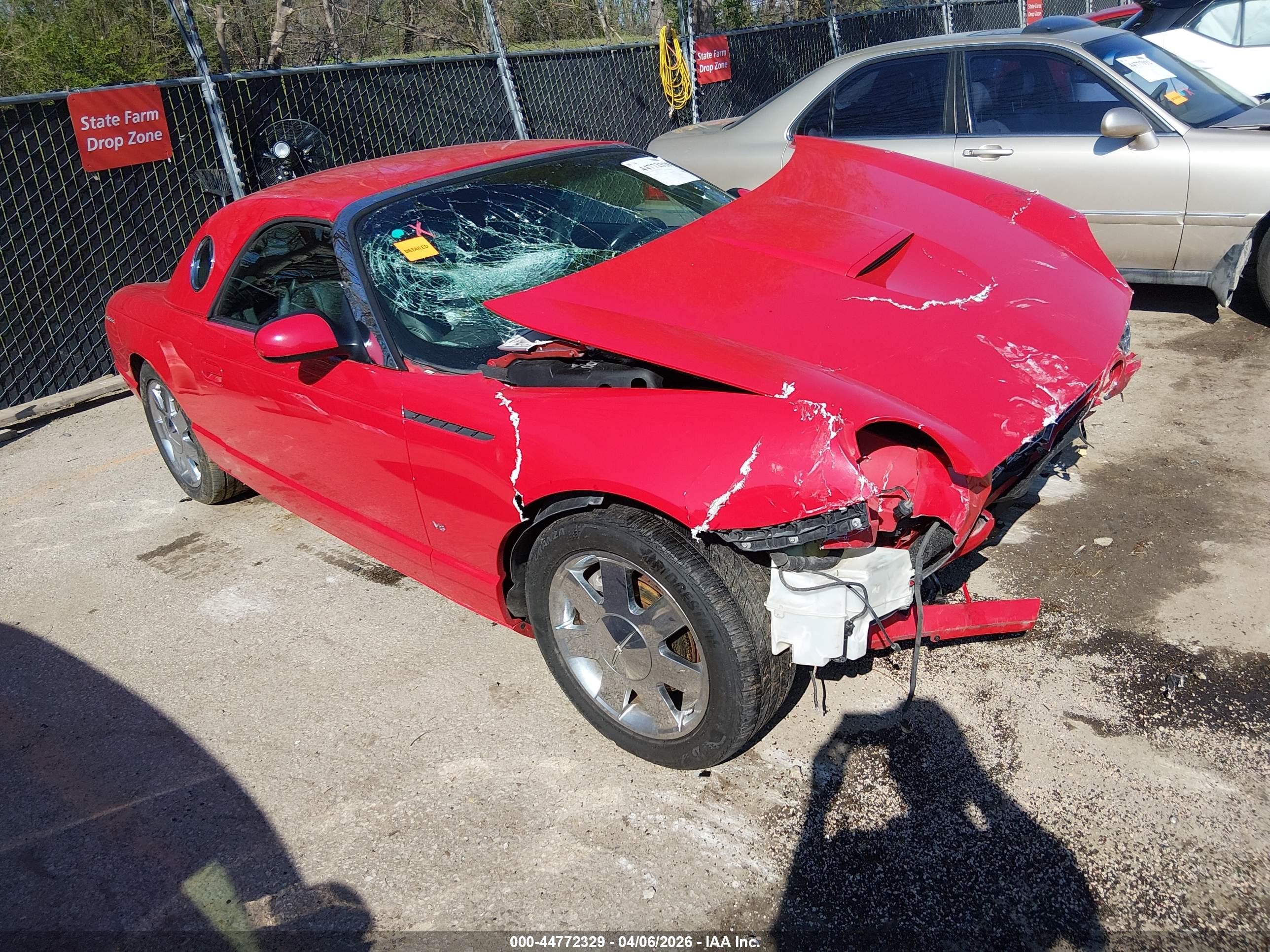 2002 Ford Thunderbird Hardtop Premium, VIN 1FAHP60A02Y116691 — Перед