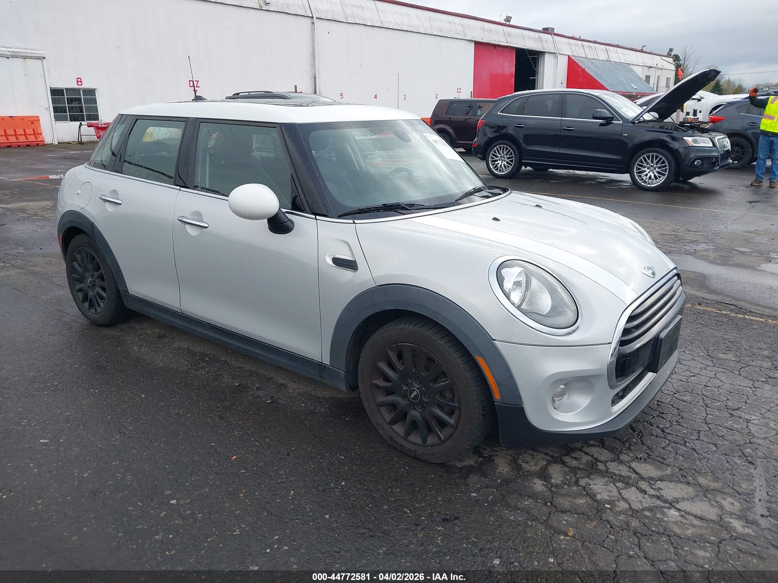 2016 MINI Hardtop 4 Door, VIN WMWXU1C52G2D10620 — После угона