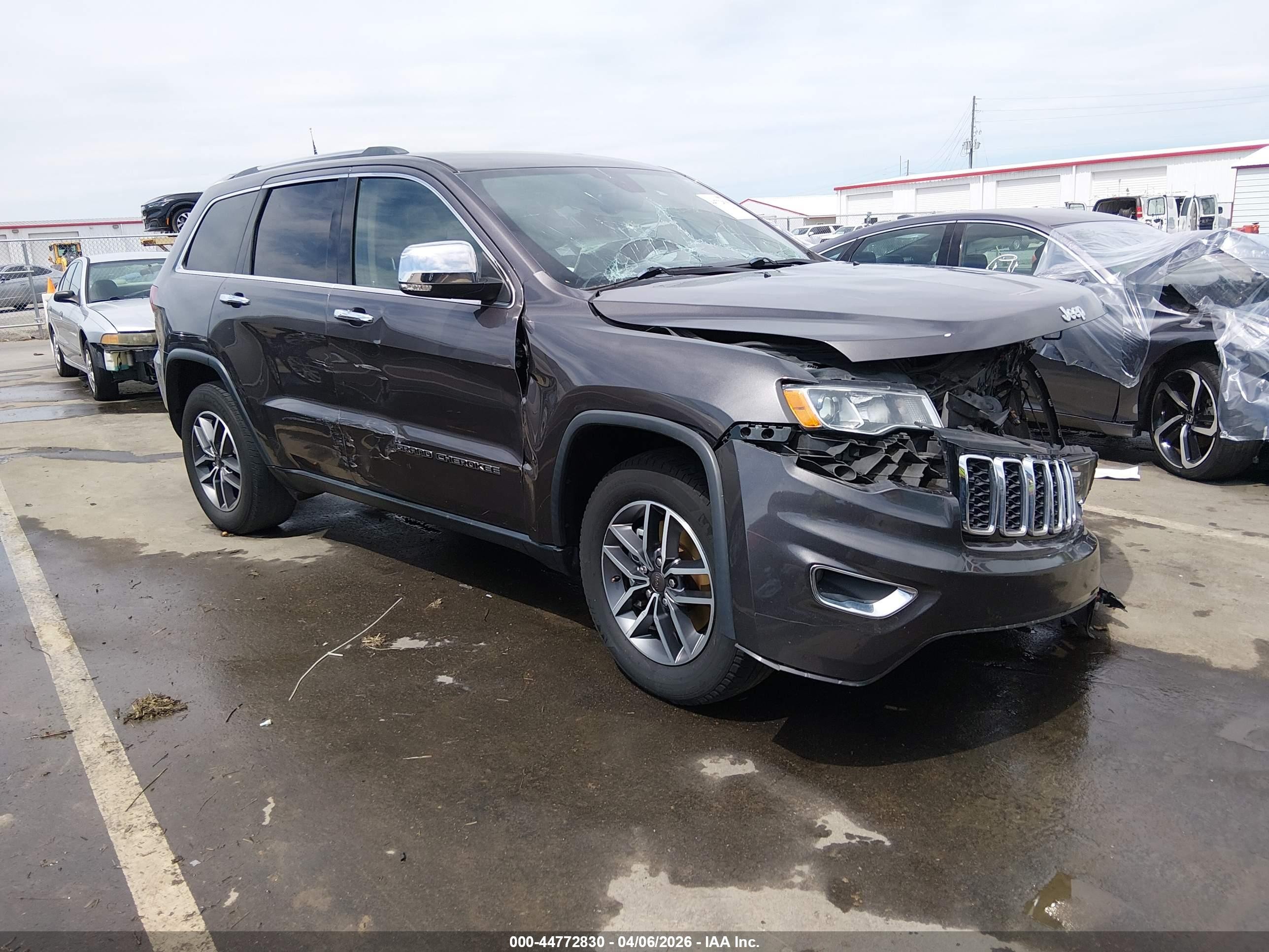 2021 Jeep Grand Cherokee Limited, VIN 1C4RJEBG9MC679069 — Front end