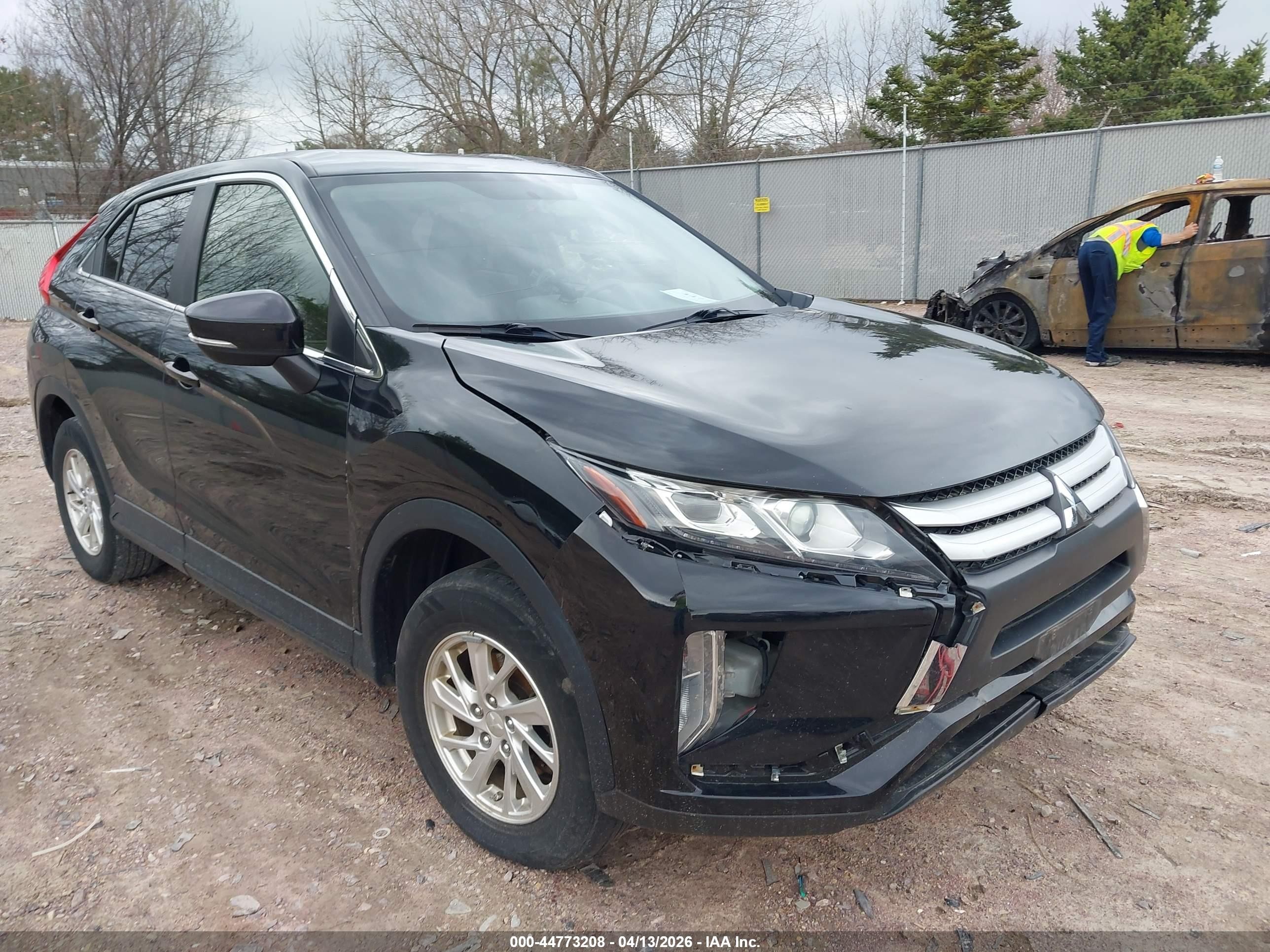 2018 Mitsubishi Eclipse Cross ES, VIN JA4AT3AA6JZ060196 — Front end