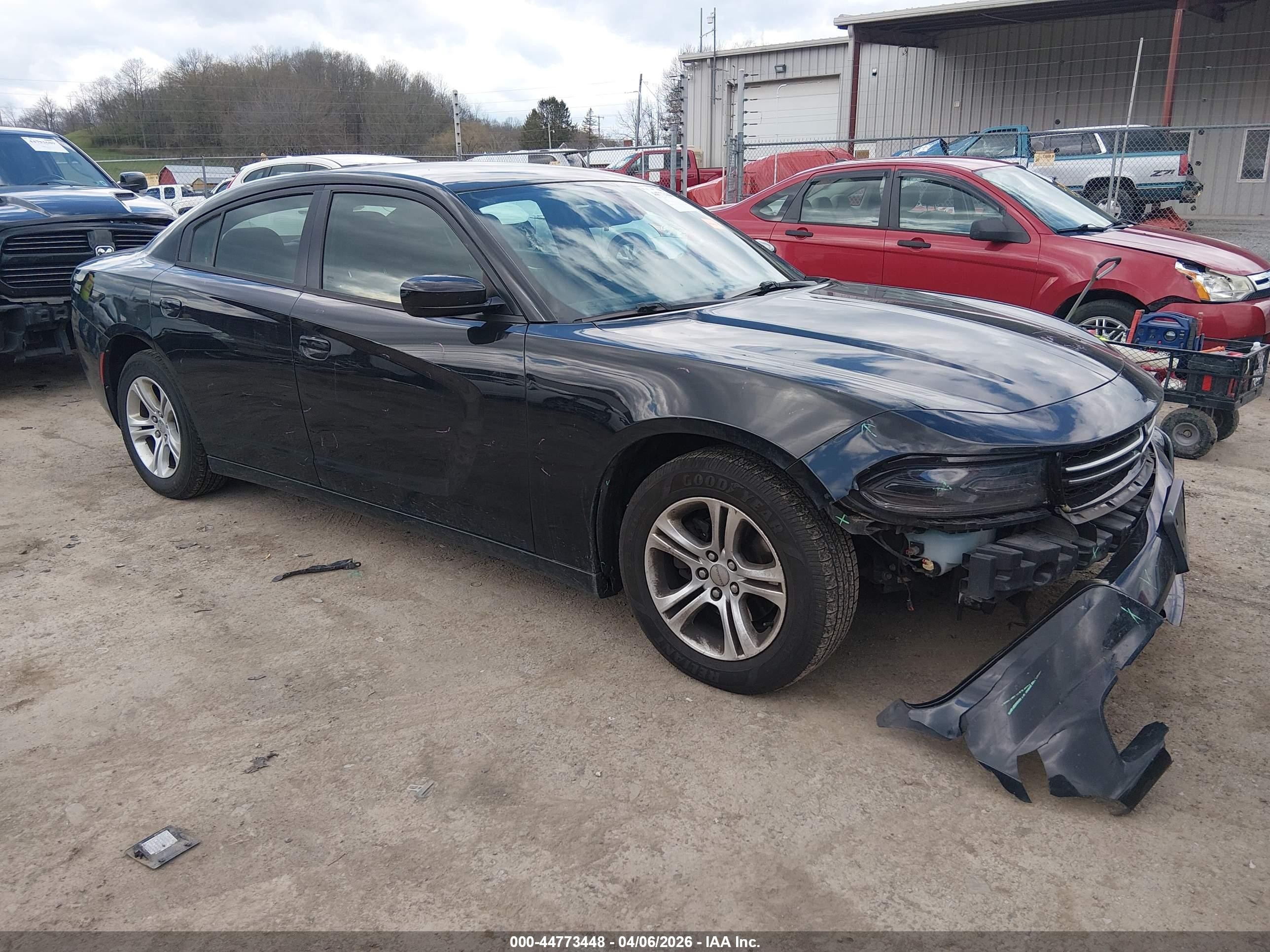 2015 Dodge Charger SE, VIN 2C3CDXBG8FH725679 — Front end