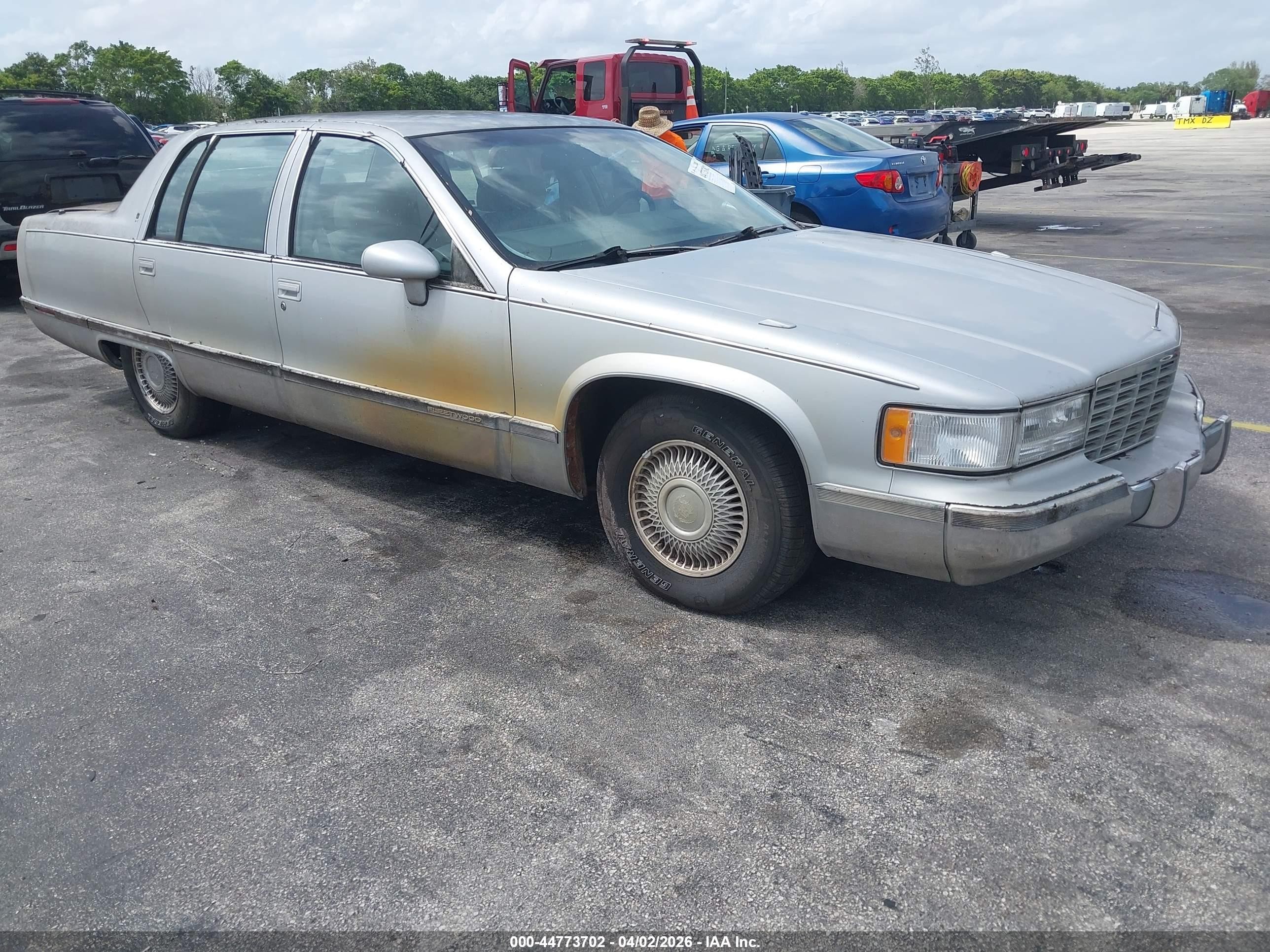 1993 Cadillac Fleetwood, VIN 1G6DW5275PR722113 — Normal wear