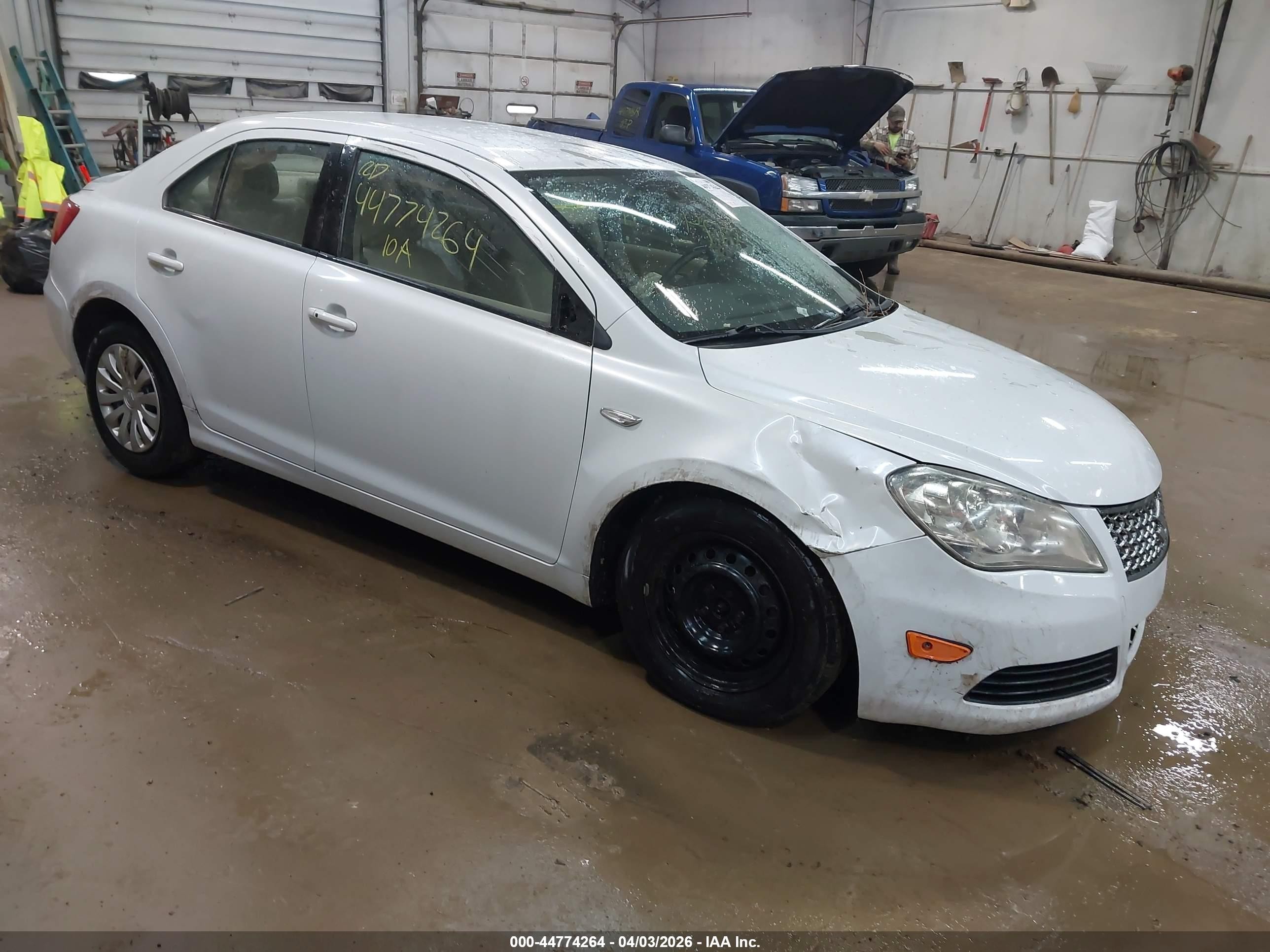 2010 Suzuki Kizashi S, VIN JS2RF9A12A6100137 — Front end