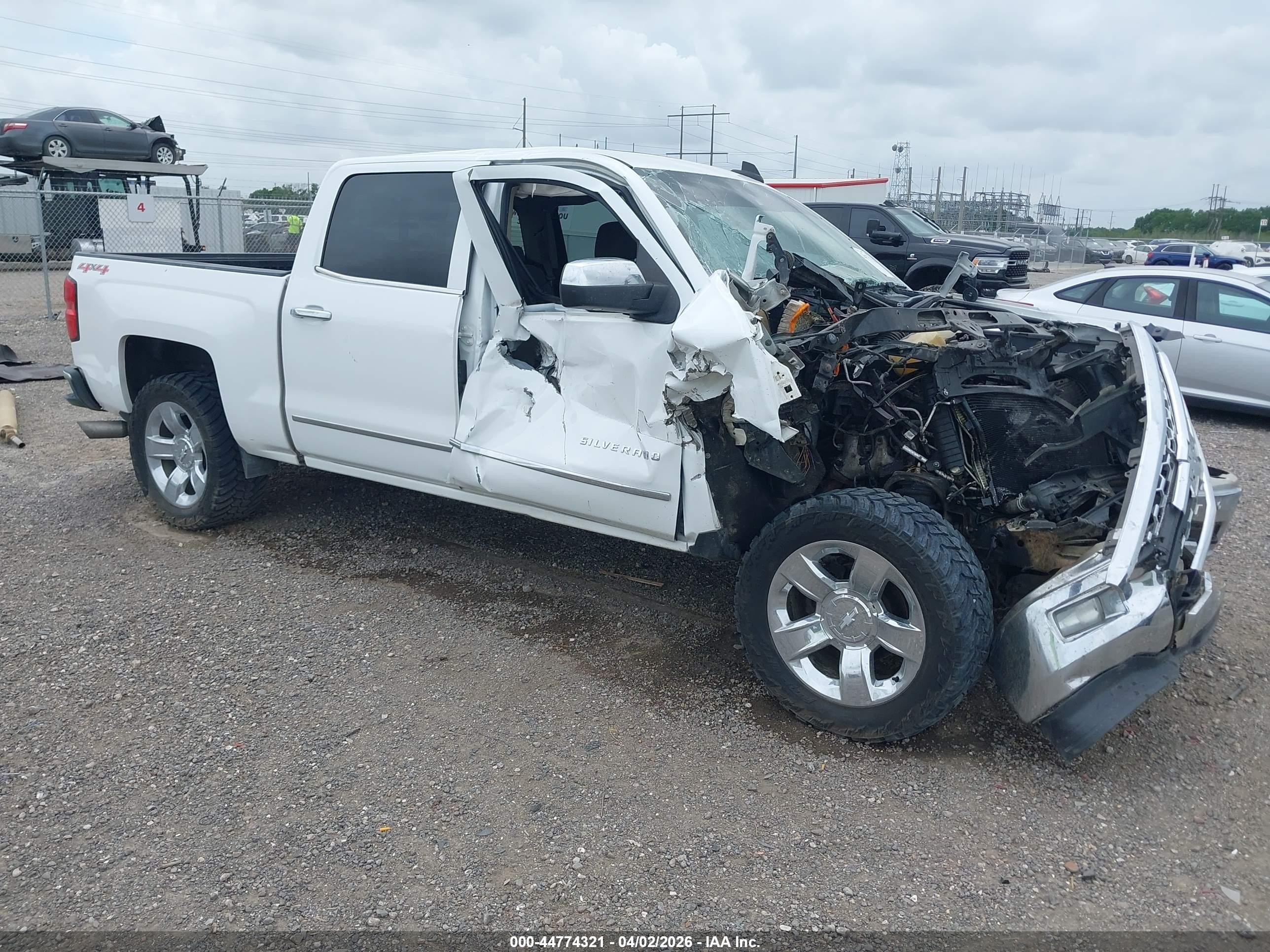 2015 Chevrolet Silverado 1500 LTZ, VIN 3GCUKSEJ1FG345728 — Front end
