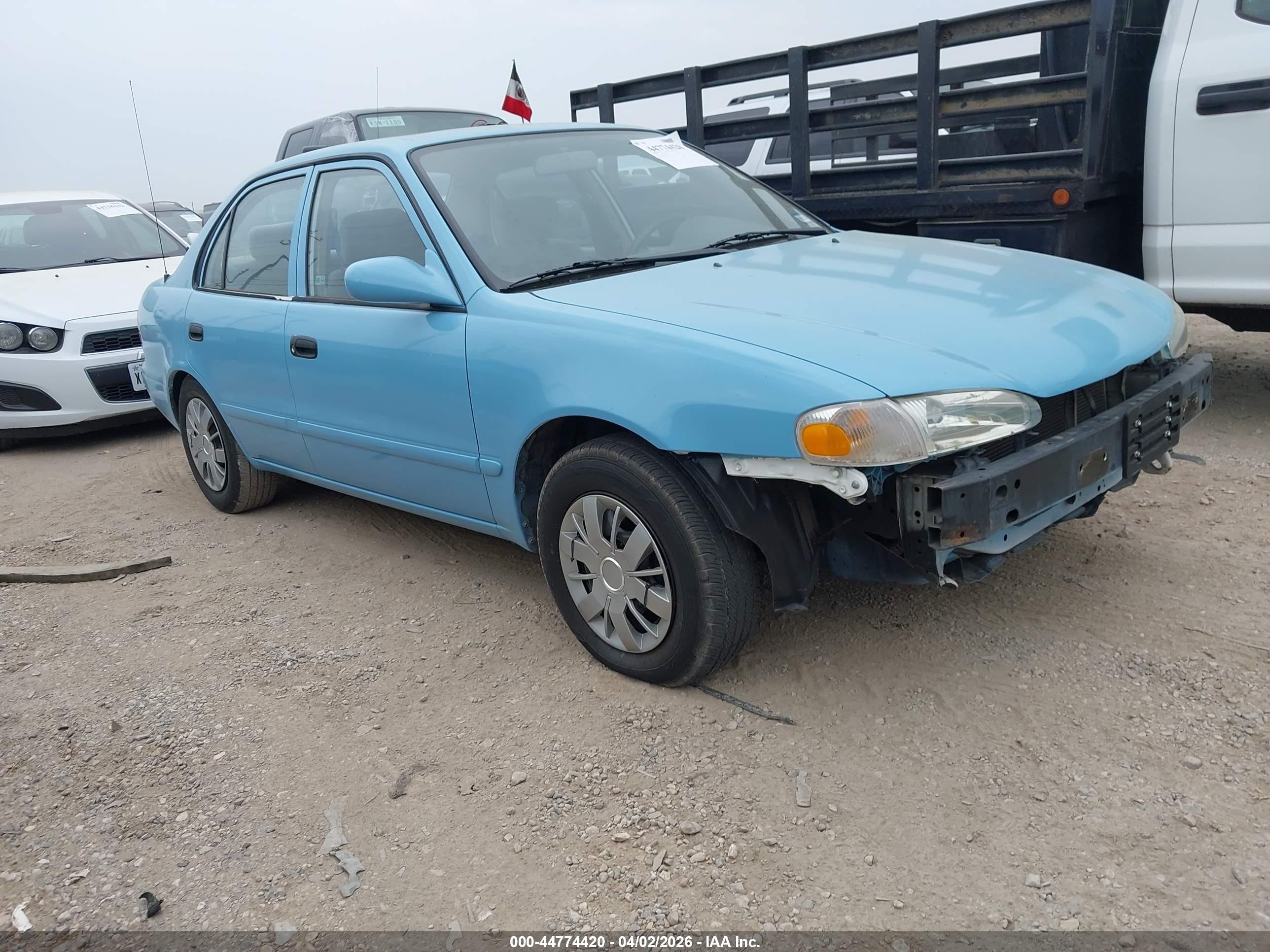 2000 Chevrolet Prizm, VIN 1Y1SK5482YZ434665 — Front end