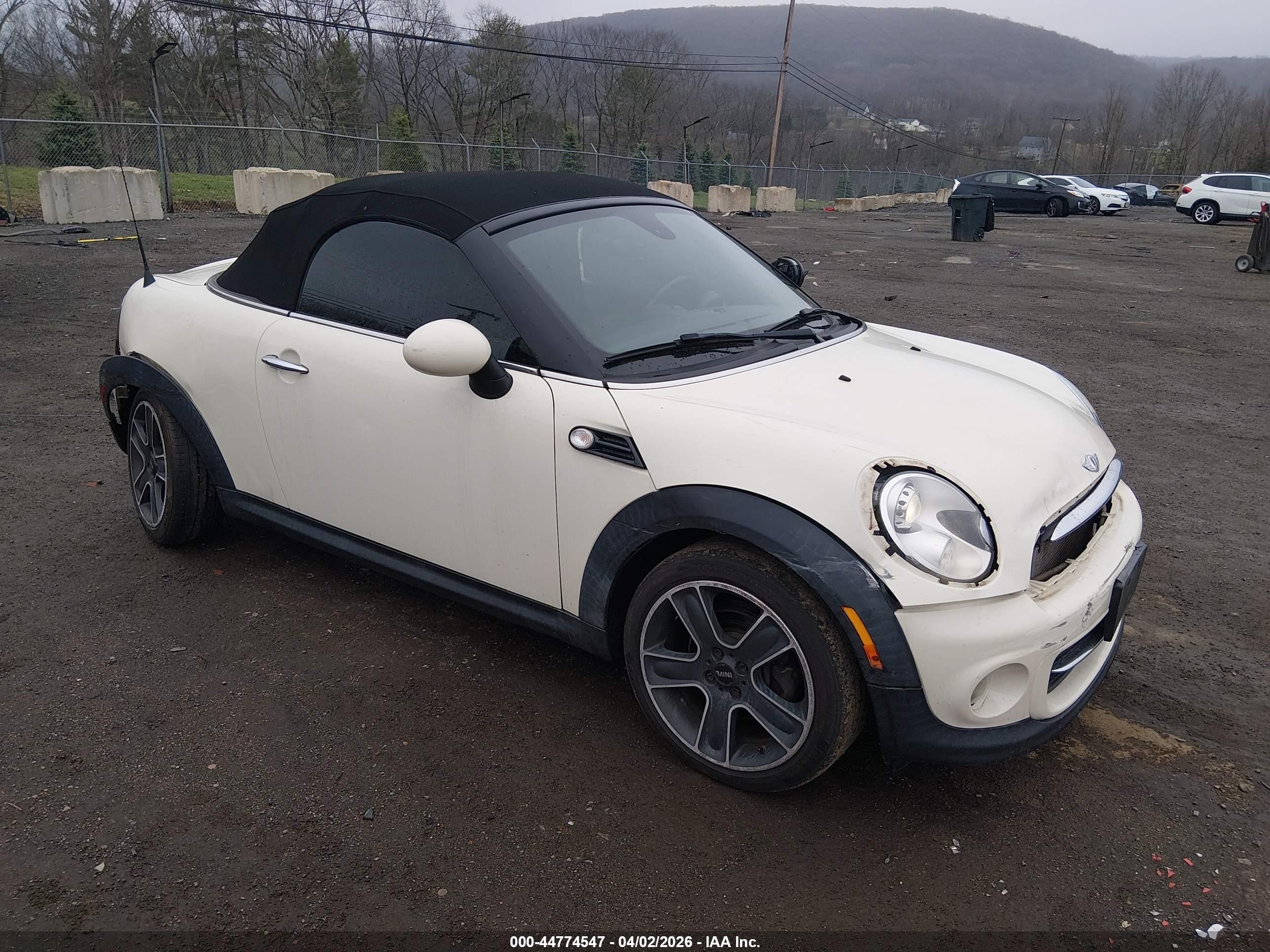 2012 MINI Roadster, VIN WMWSY1C5XCT429211 — Front end