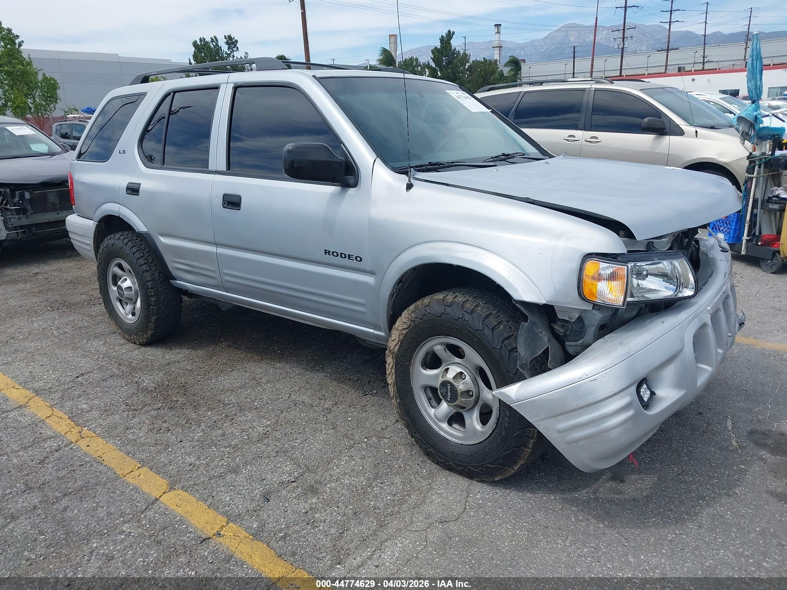 2001 Isuzu Rodeo S, VIN 4S2DM58W614343650 — Перед