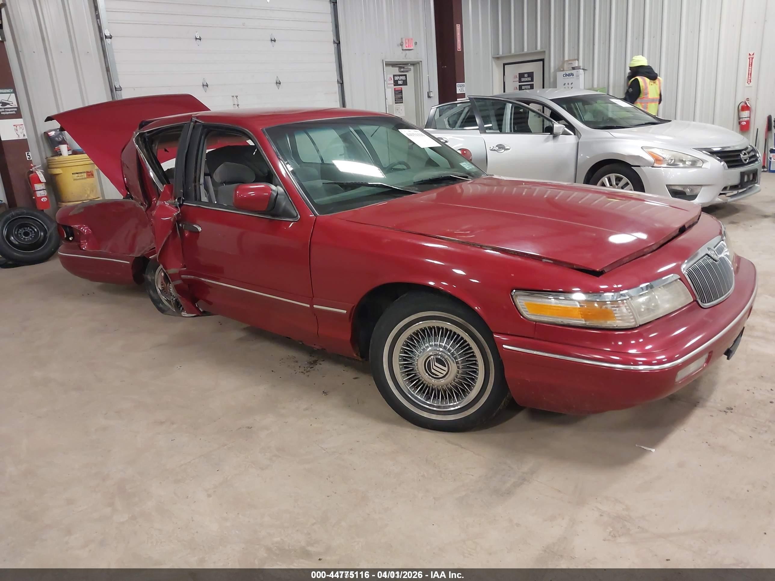 1995 Mercury Grand Marquis GS, VIN 2MELM74W0SX628183 — Side