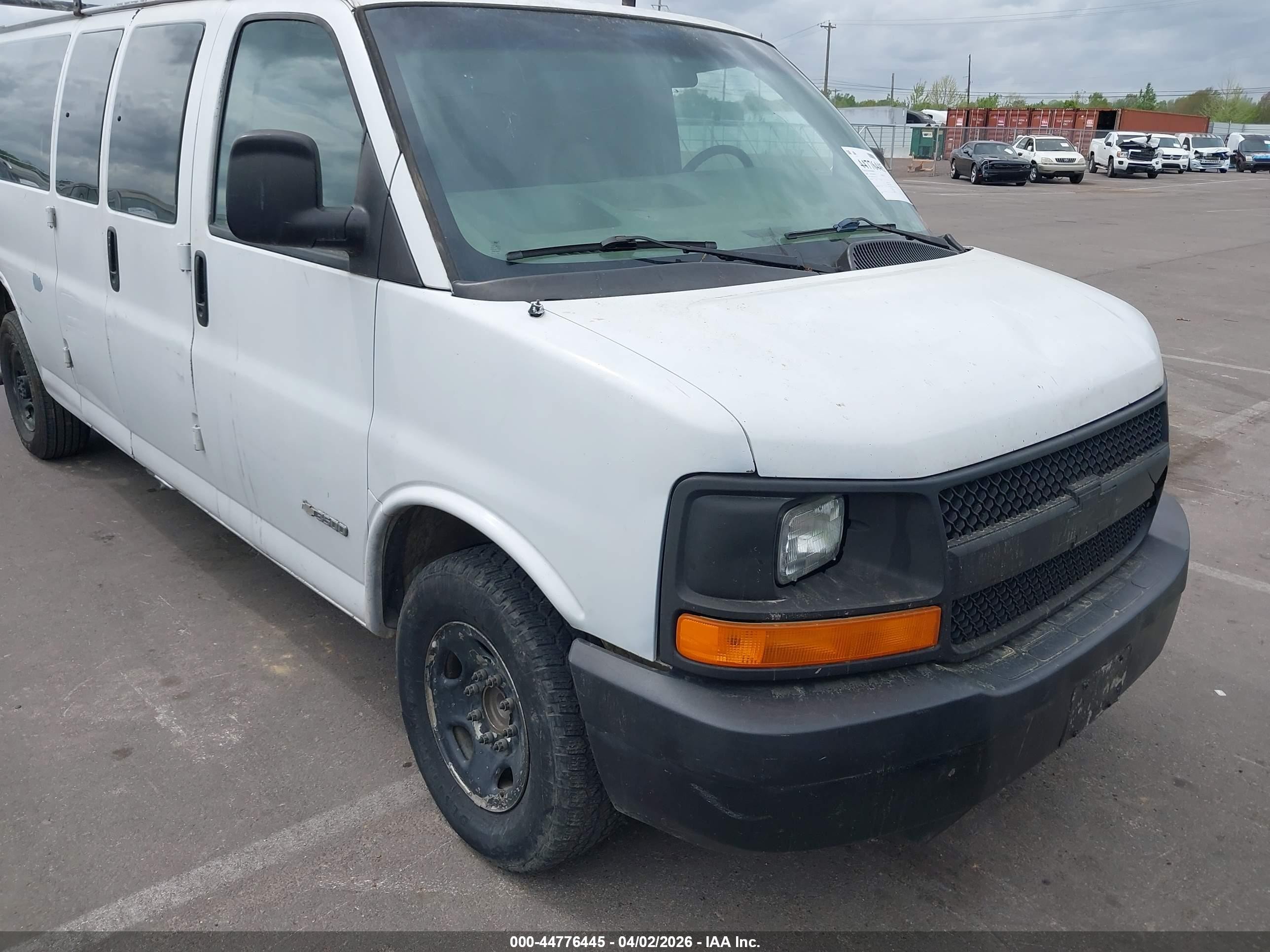 2005 Chevrolet Express Passenger, VIN 1GAHG39U351179313 — Side