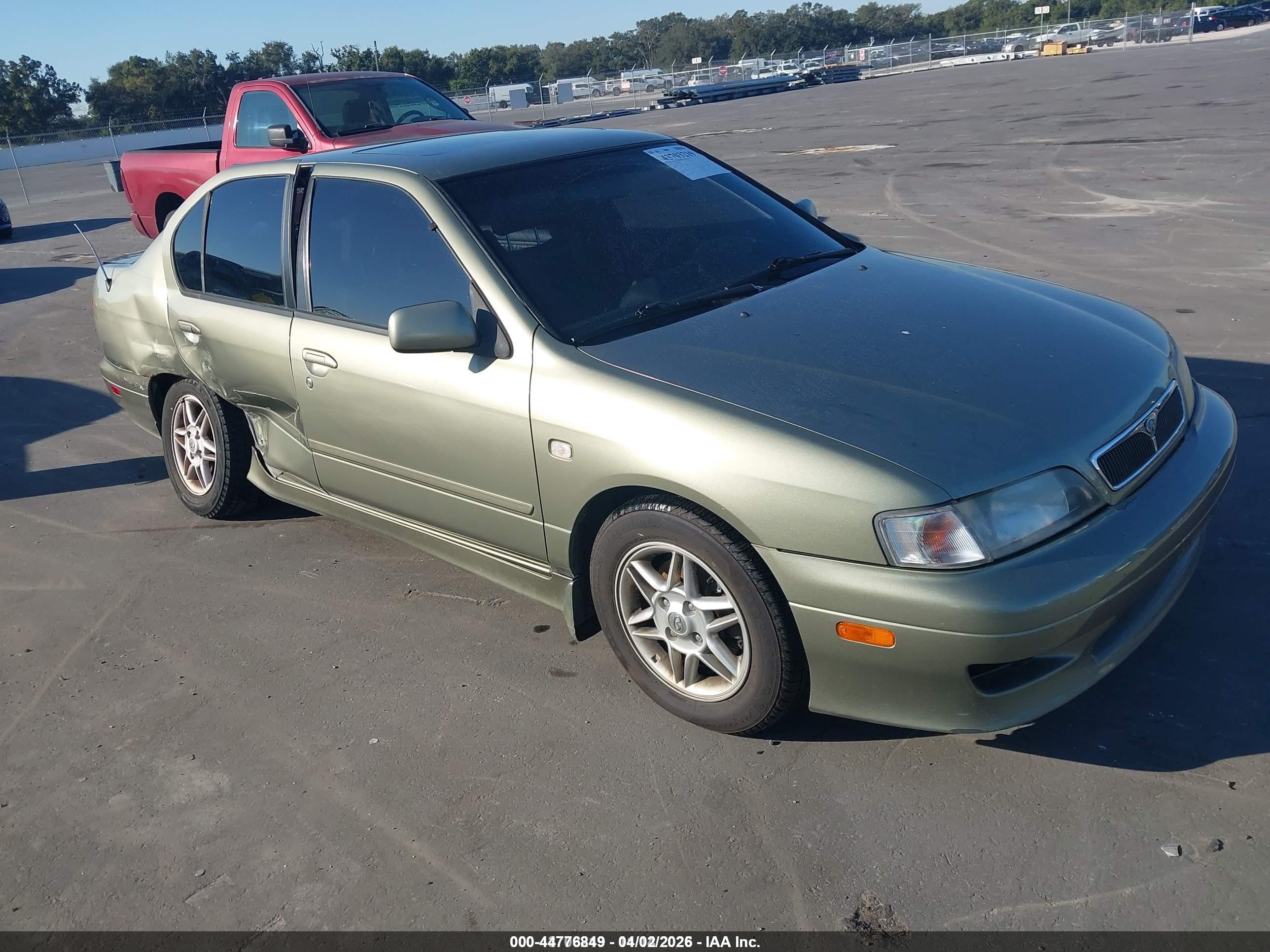 2002 Infiniti G20 Luxury, VIN JNKCP11A92T507646 — Side