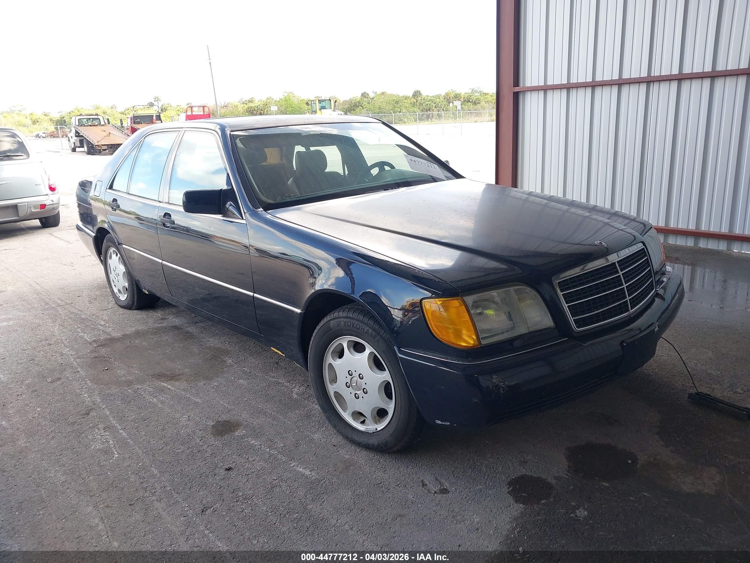 1993 Mercedes-Benz S 320, VIN WDBGA32E8PA104051 — Front end