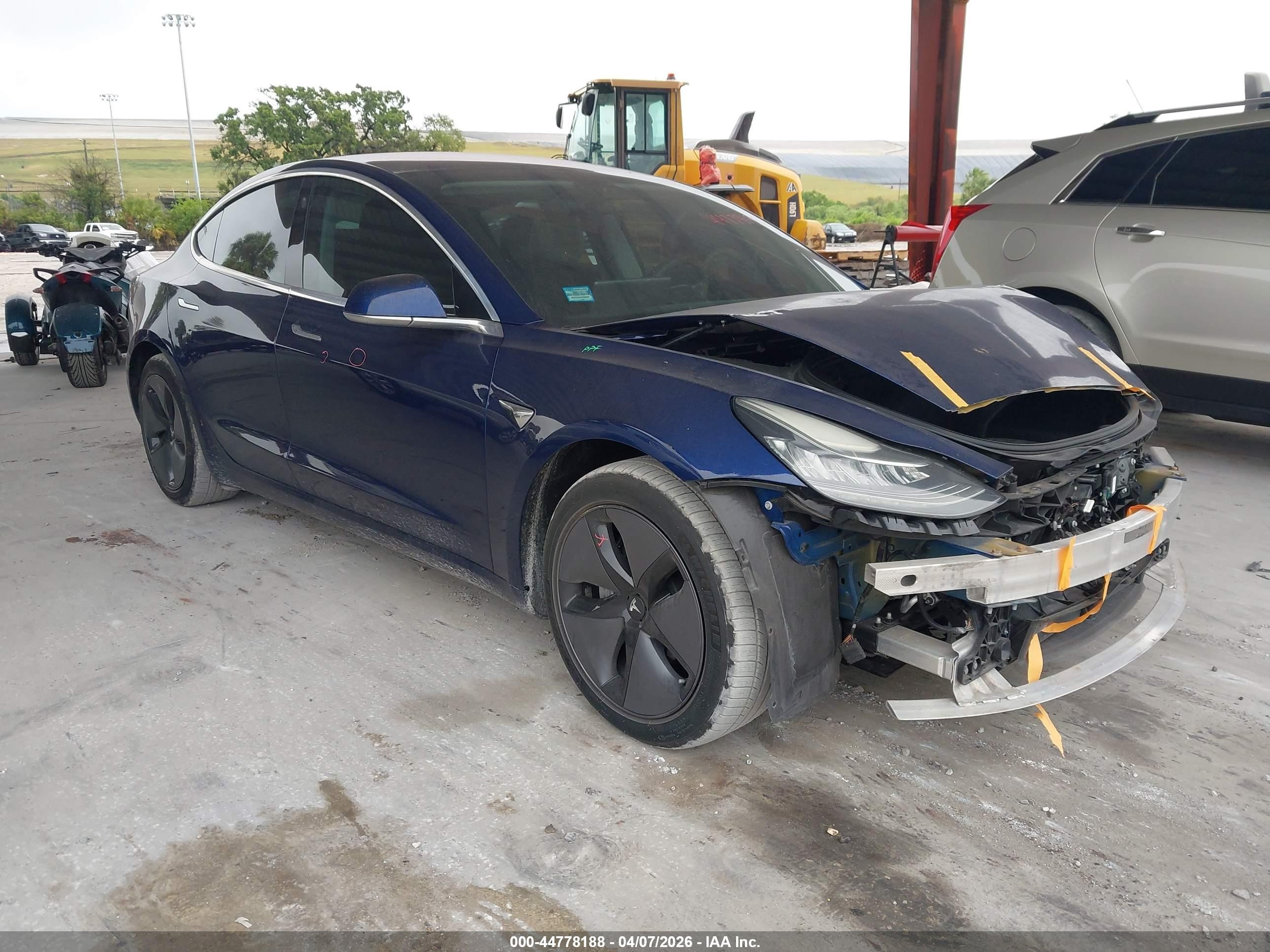 2018 Tesla Model 3 Long Range Battery, VIN 5YJ3E1EBXJF064693 — Front end