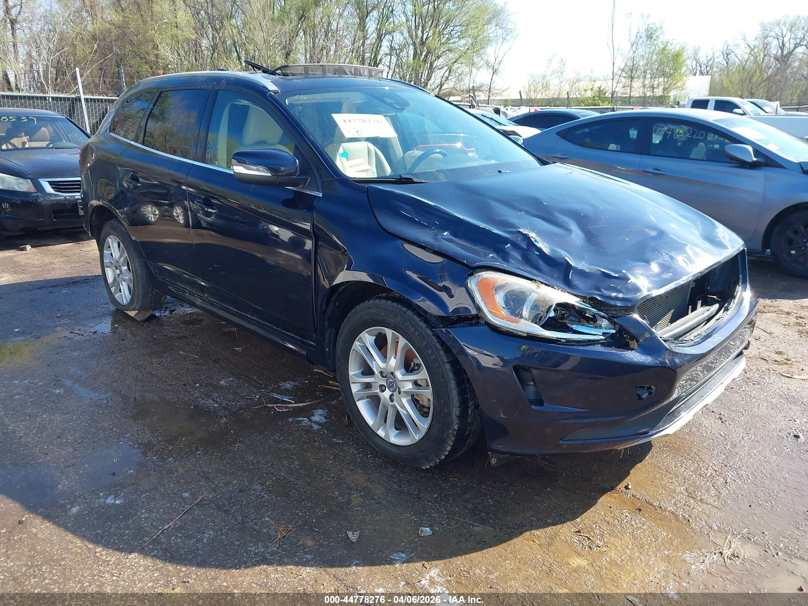 2016 Volvo XC60 T5 Drive-E Premier, VIN YV440MDK1G2827196 — Rollover