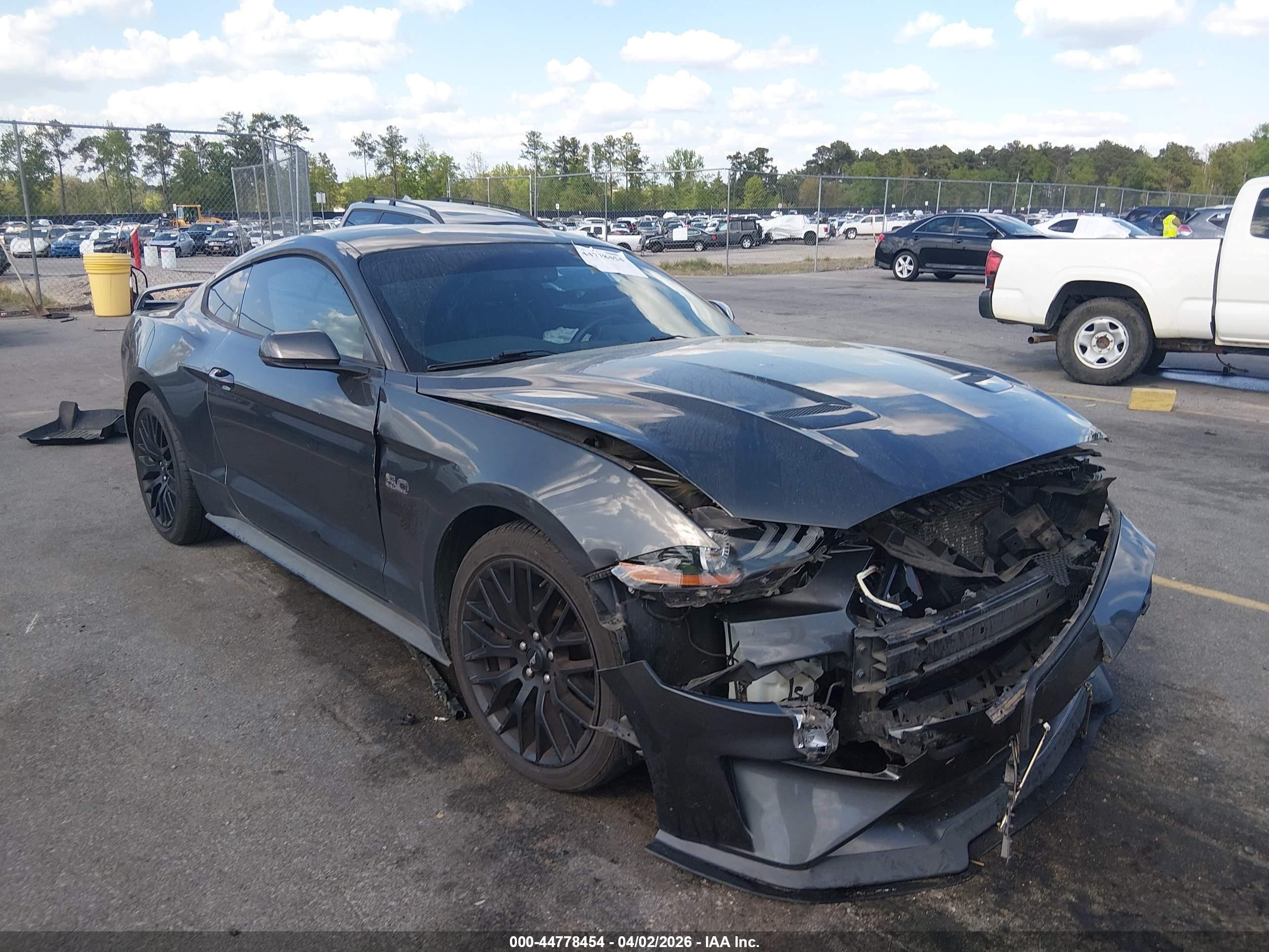 2019 Ford Mustang GT Premium, VIN 1FA6P8CF0K5105699 — Front end