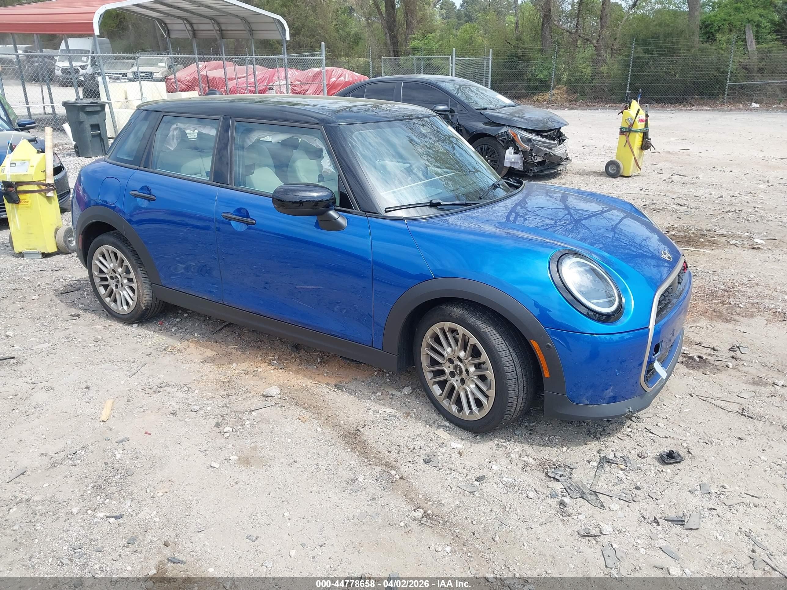 2025 MINI Hardtop 4 Door Cooper S, VIN WMW53GD0XS2X55791 — Front end