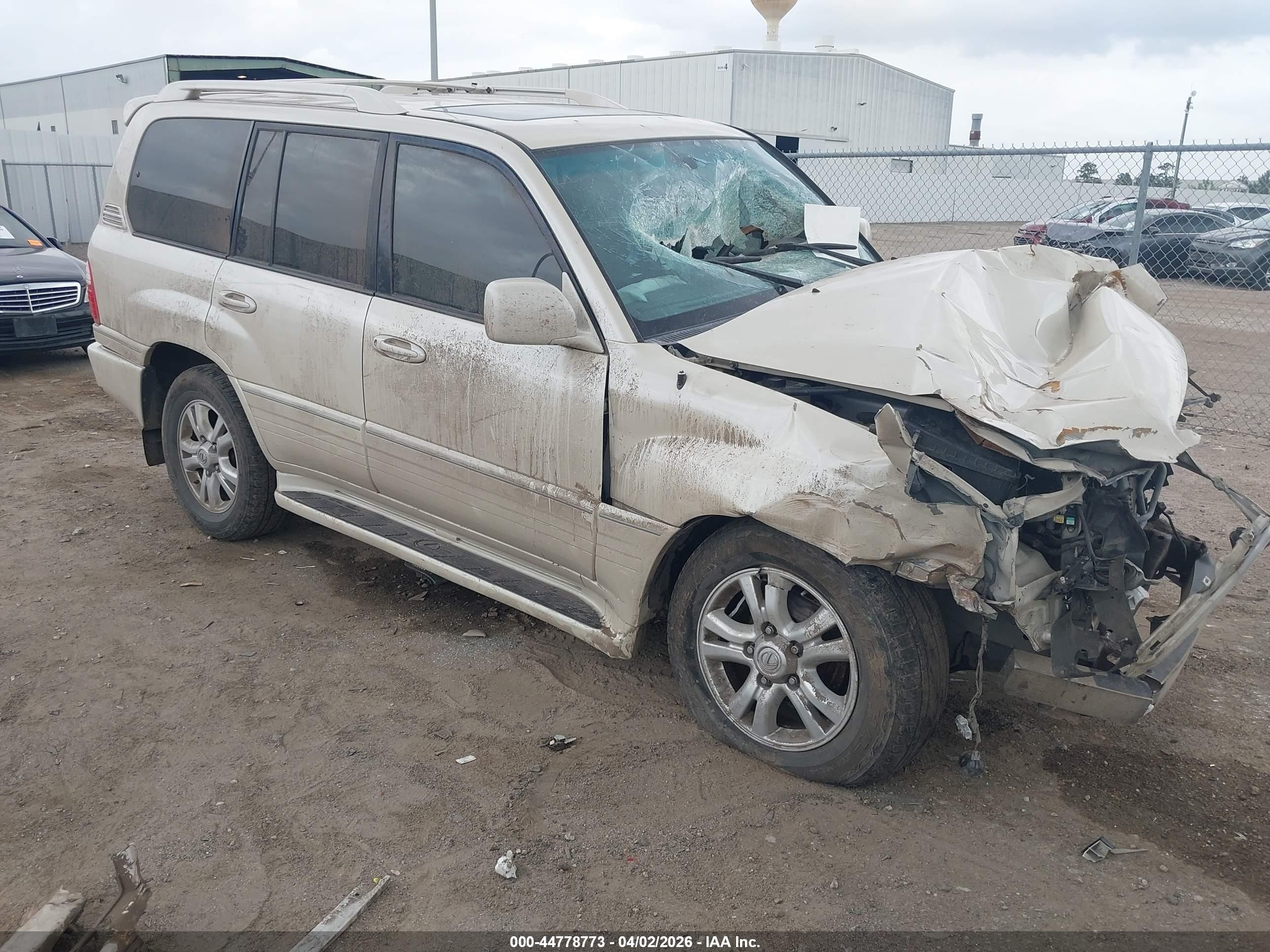 2005 Lexus LX 470, VIN JTJHT00W254000027 — Front end