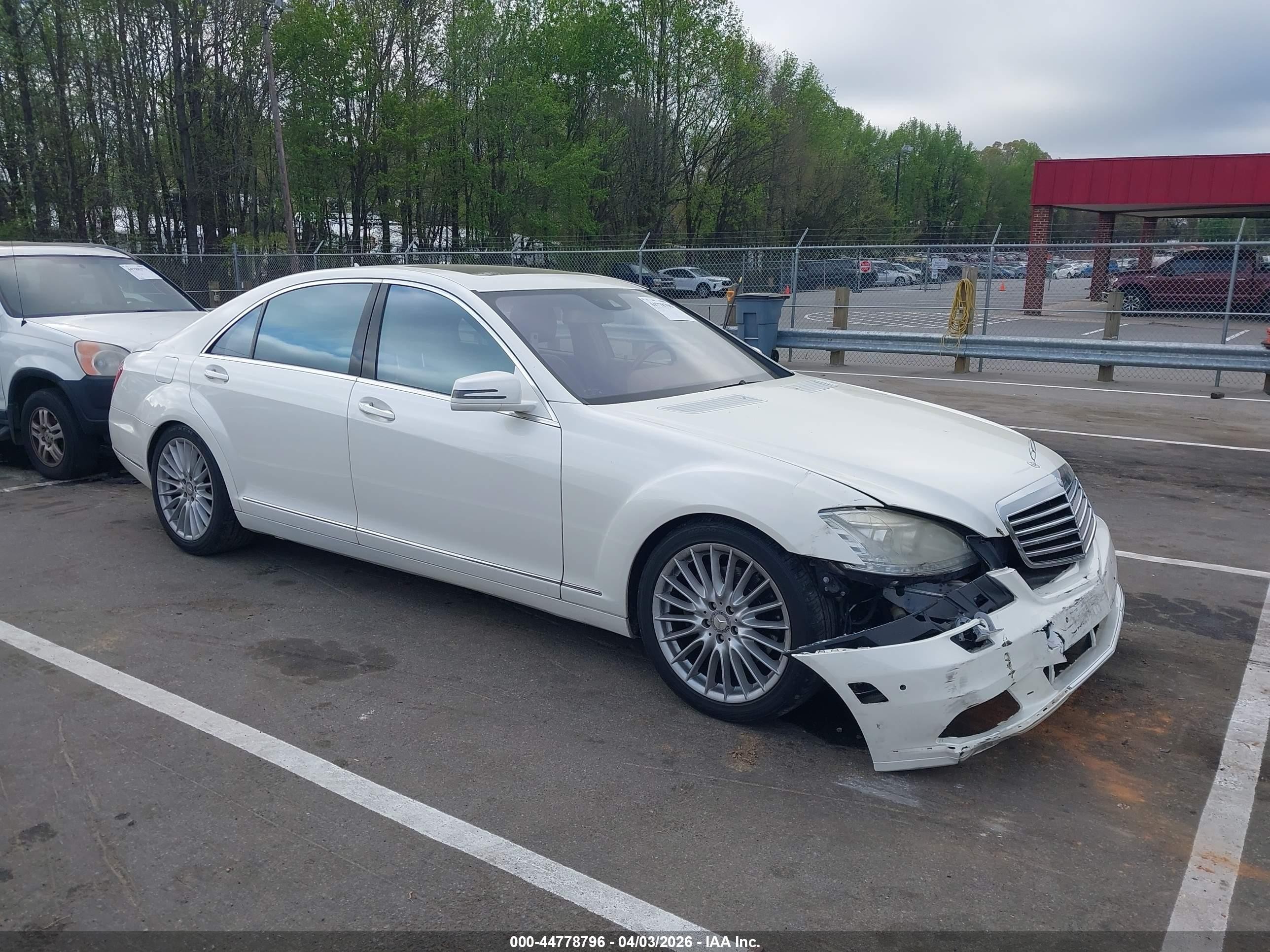 2010 Mercedes-Benz S 550, VIN WDDNG7BB3AA297808 — Front end