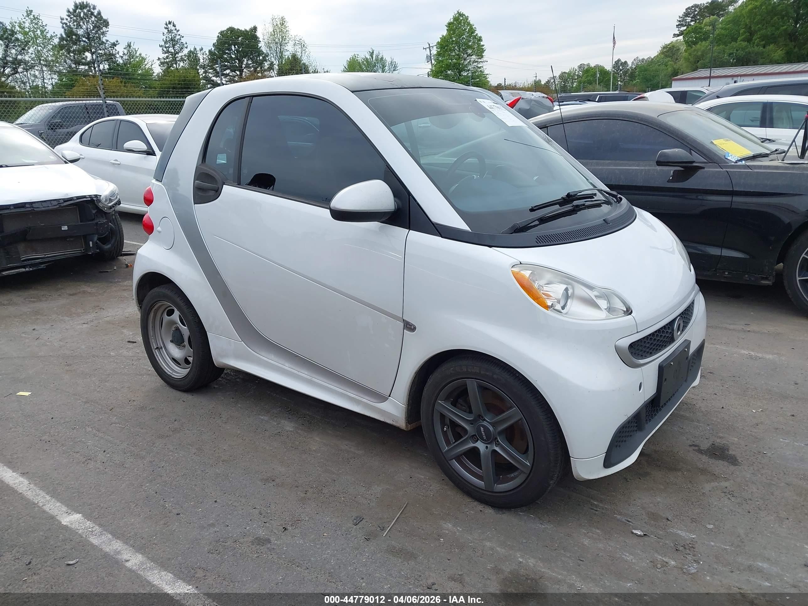 2015 Smart fortwo Passion, VIN WMEEJ3BA1FK810634 — Обычный износ