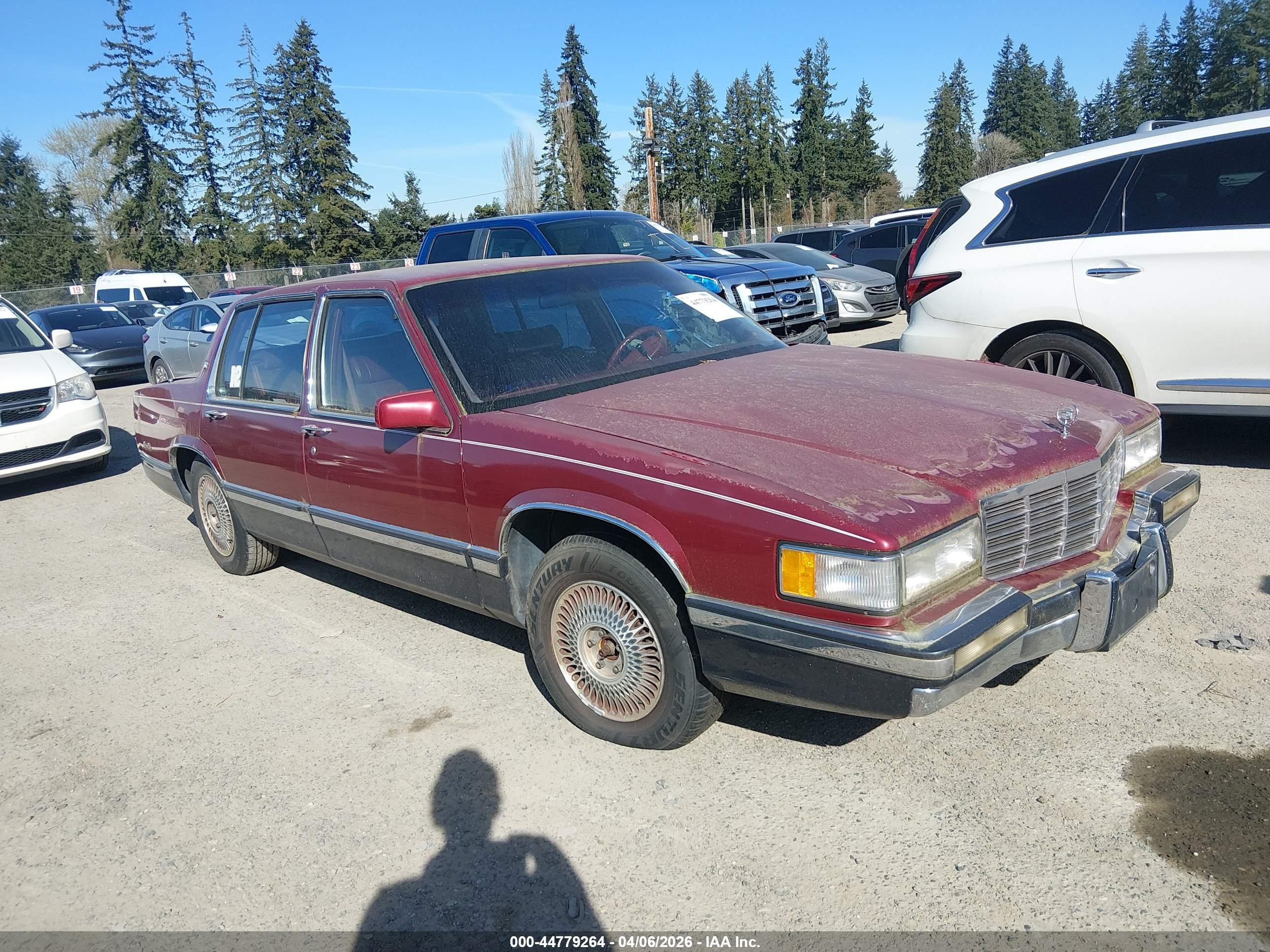 1991 Cadillac DeVille, VIN 1G6CD53B9M4250866 — Rear end