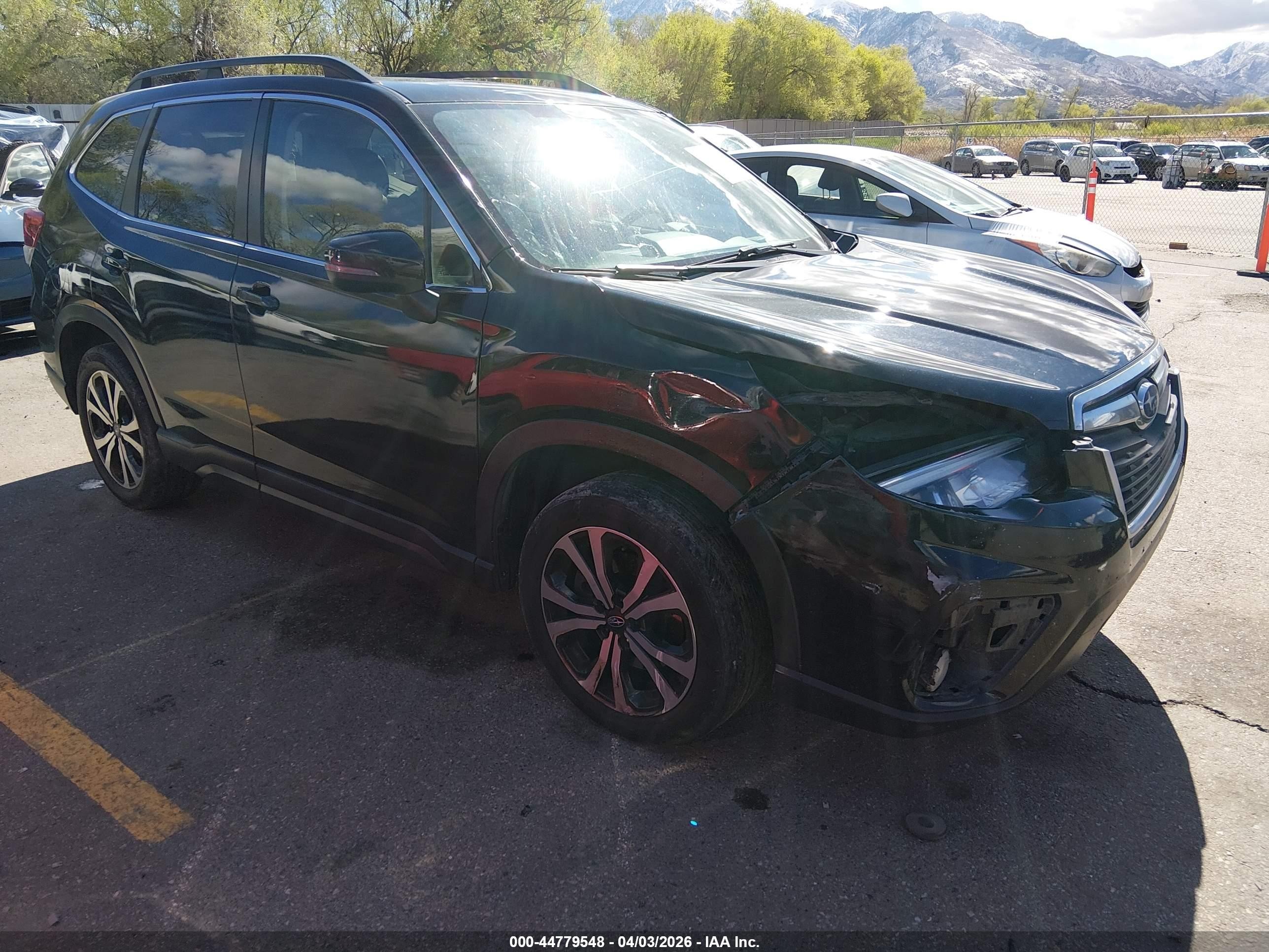 2020 Subaru Forester Limited, VIN JF2SKAUC0LH440367 — Front end