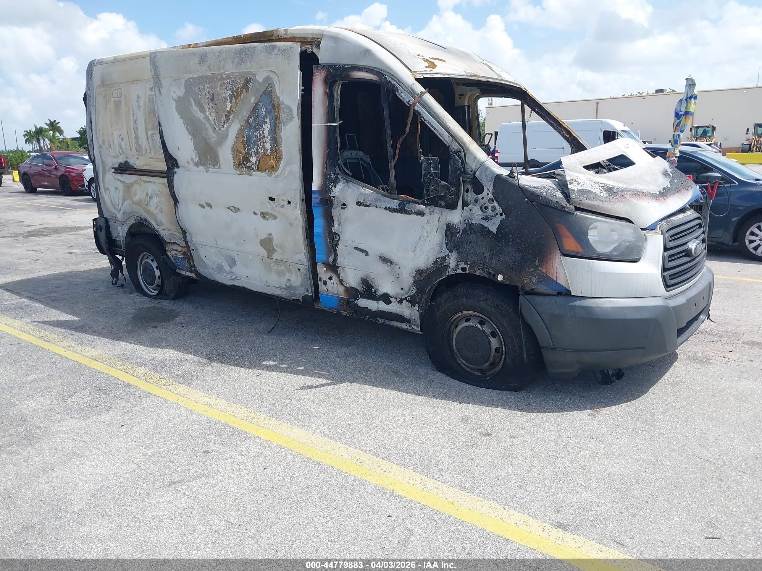 2018 Ford Transit, VIN 1FTYR2CG5JKB45196 — Пожар