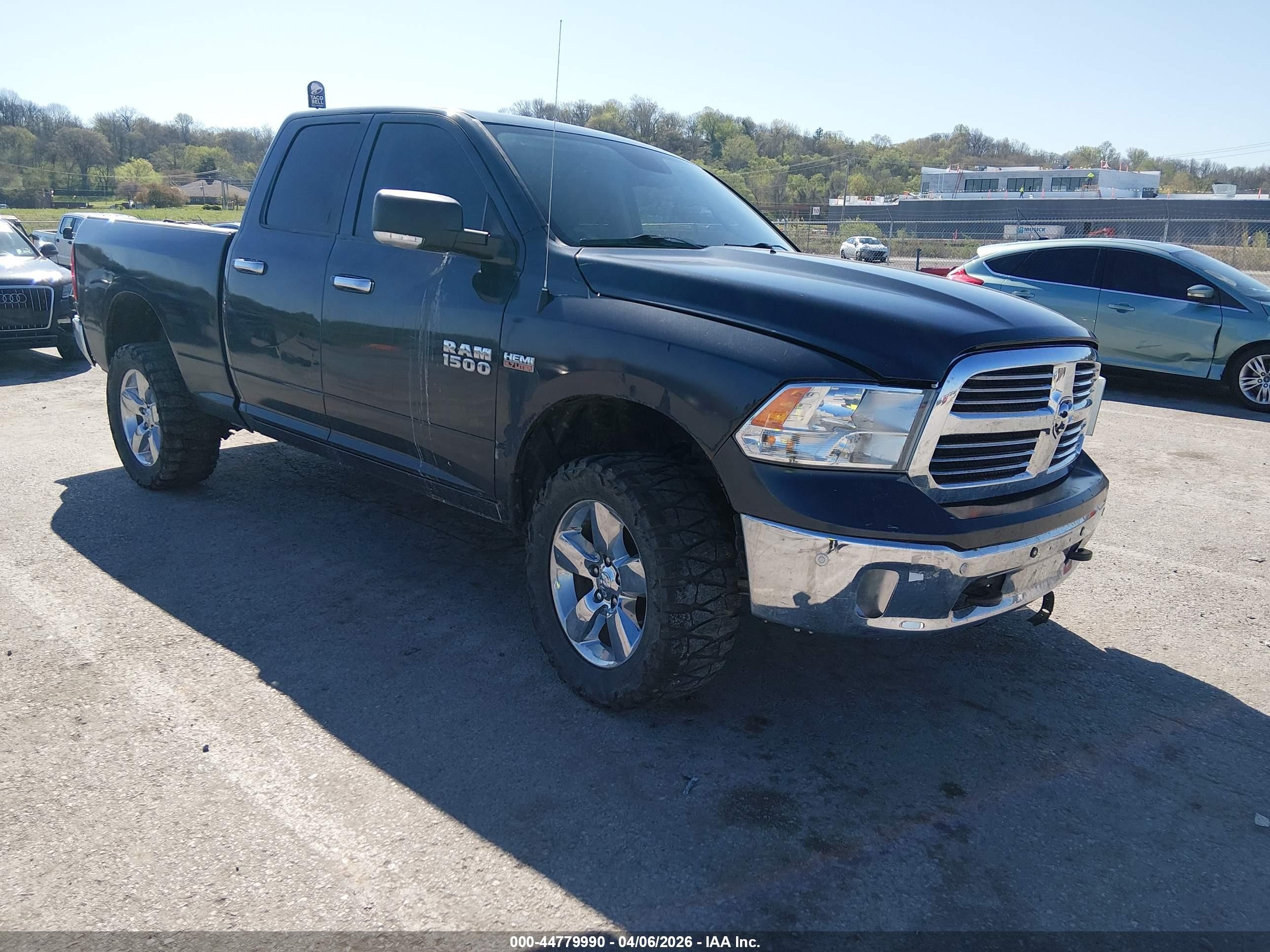 2017 Ram 1500 SLT, VIN 1C6RR7GT1HS549526 — Front end