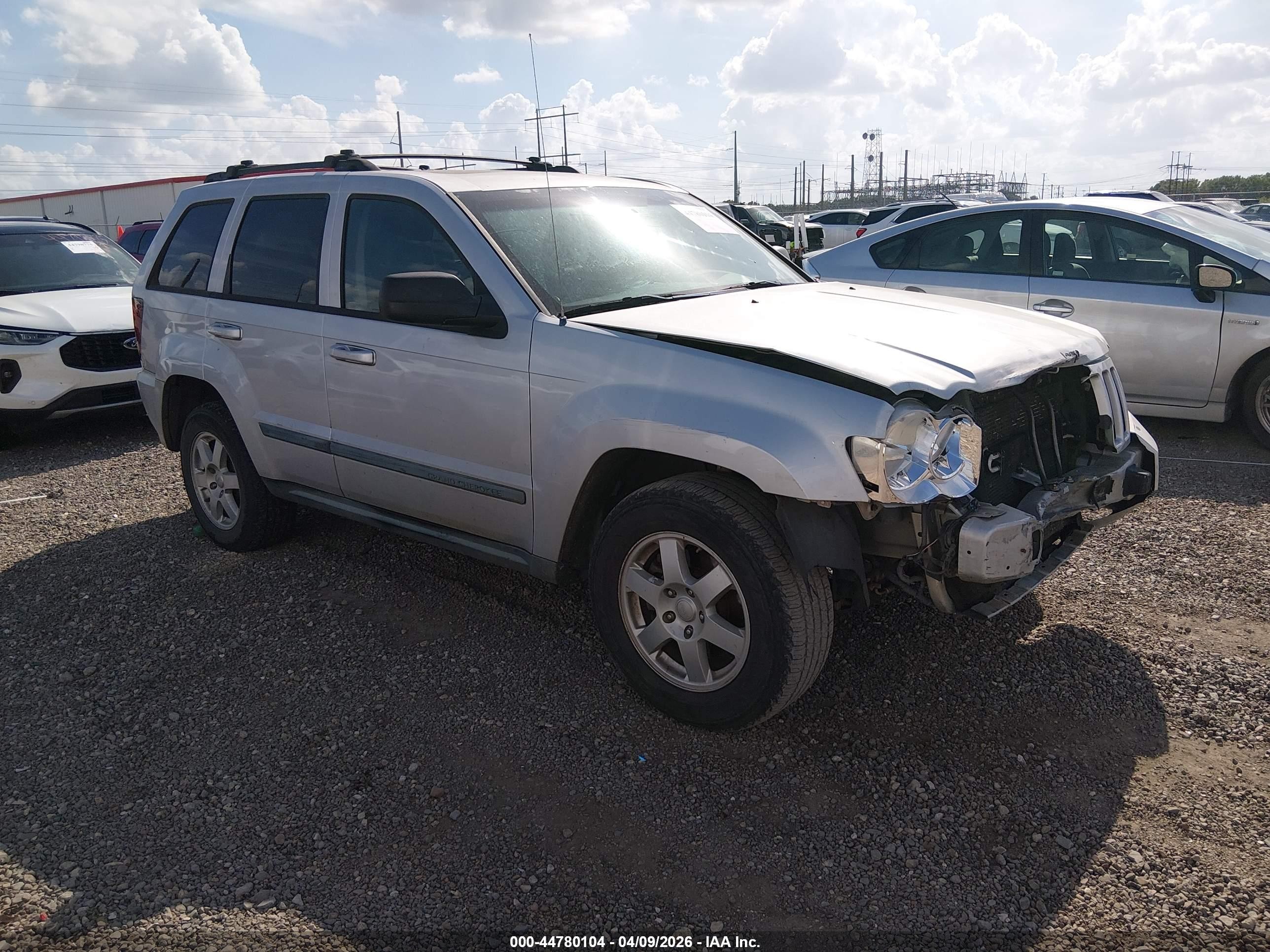 2008 Jeep Grand Cherokee Laredo, VIN 1J8HS48N48C150992 — Front end