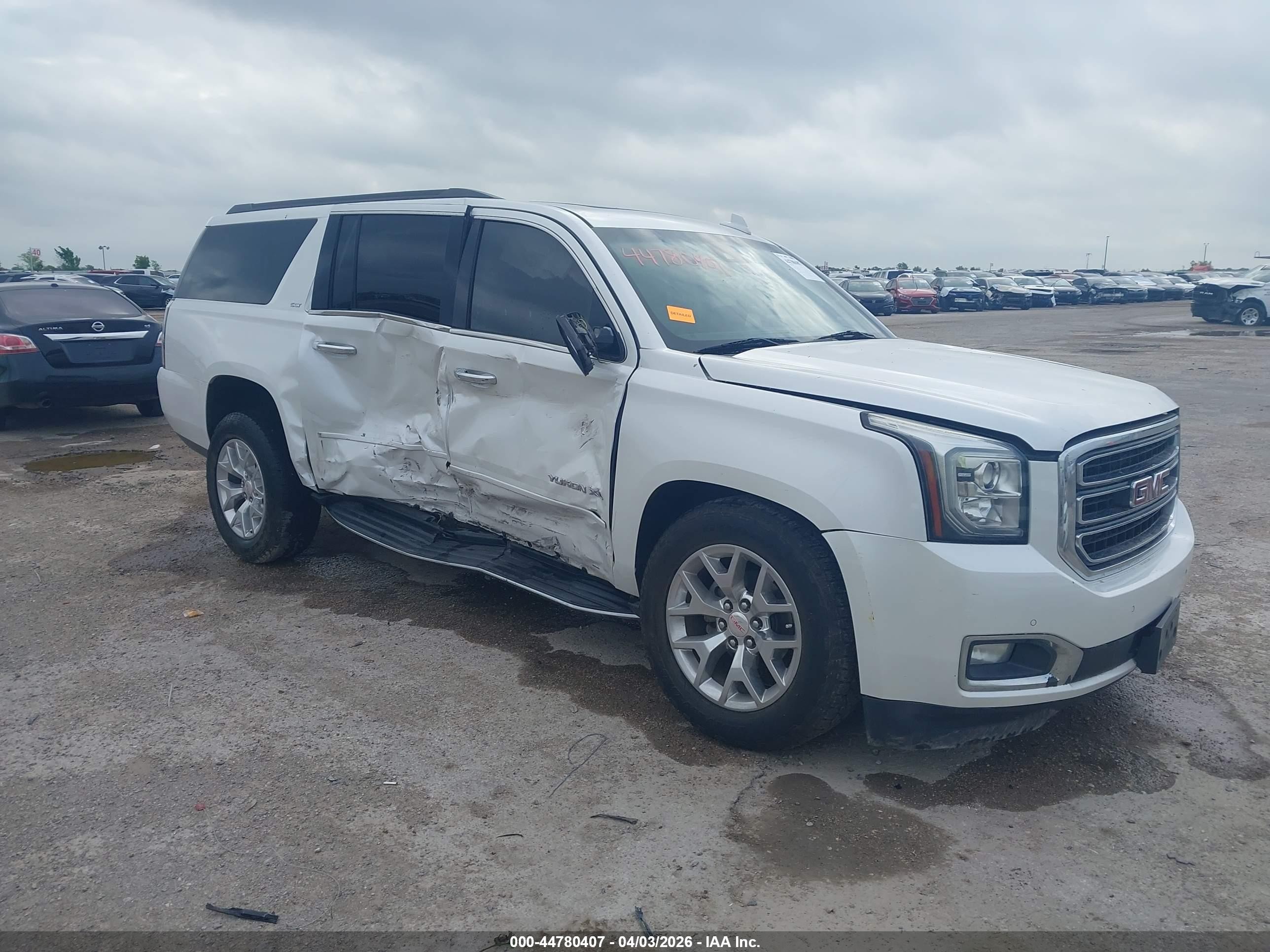 2017 GMC Yukon XL SLT, VIN 1GKS1GKC5HR298689 — Side