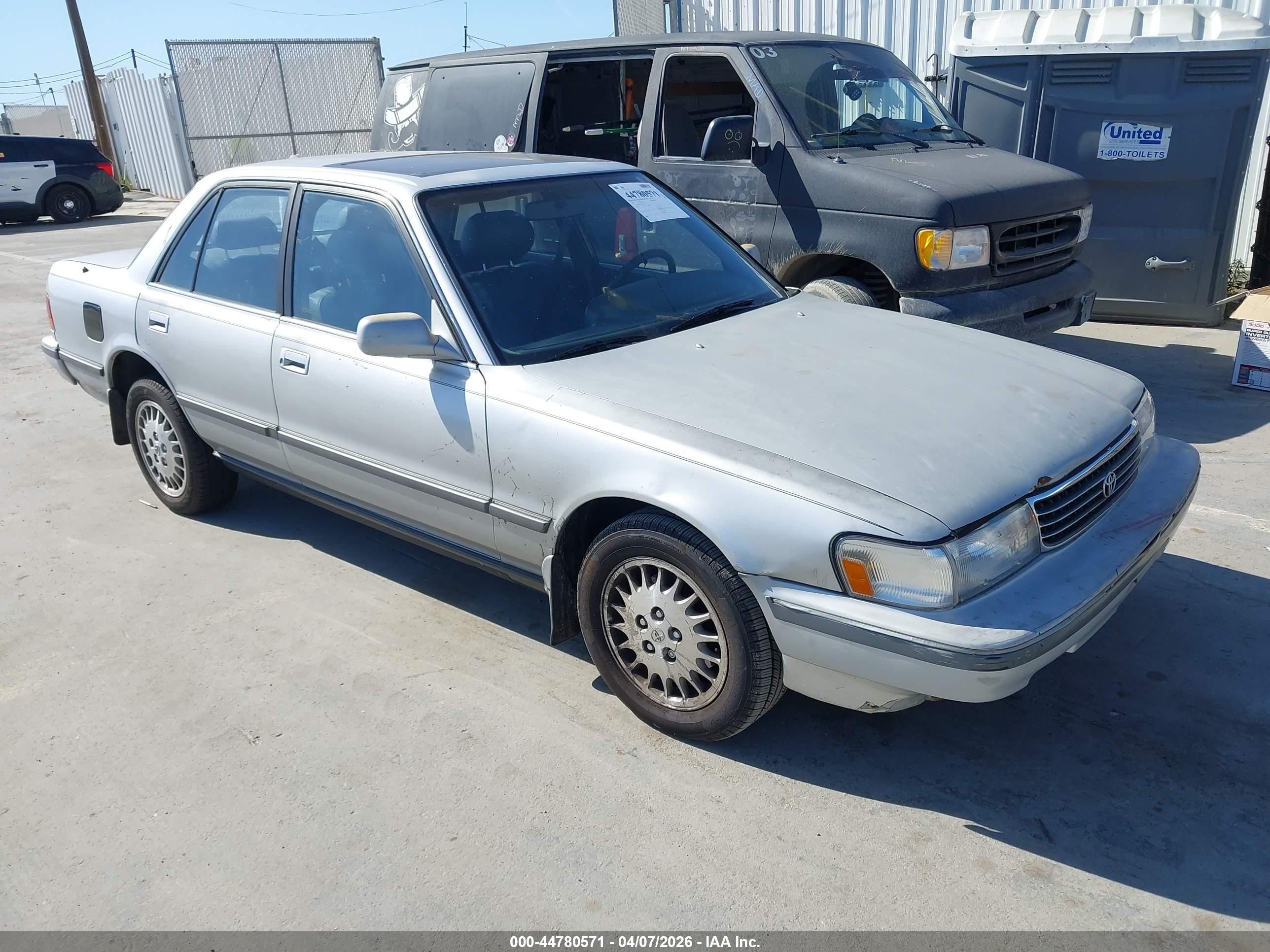 1991 Toyota Cressida, VIN JT2MX83E0M0077663 — Front end