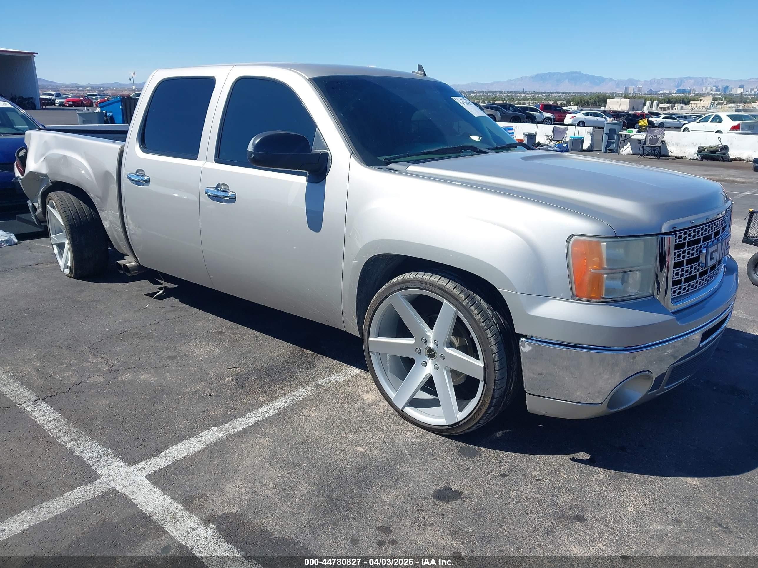 2009 GMC Sierra 1500 SL, VIN 3GTEC13C59G124878 — Side