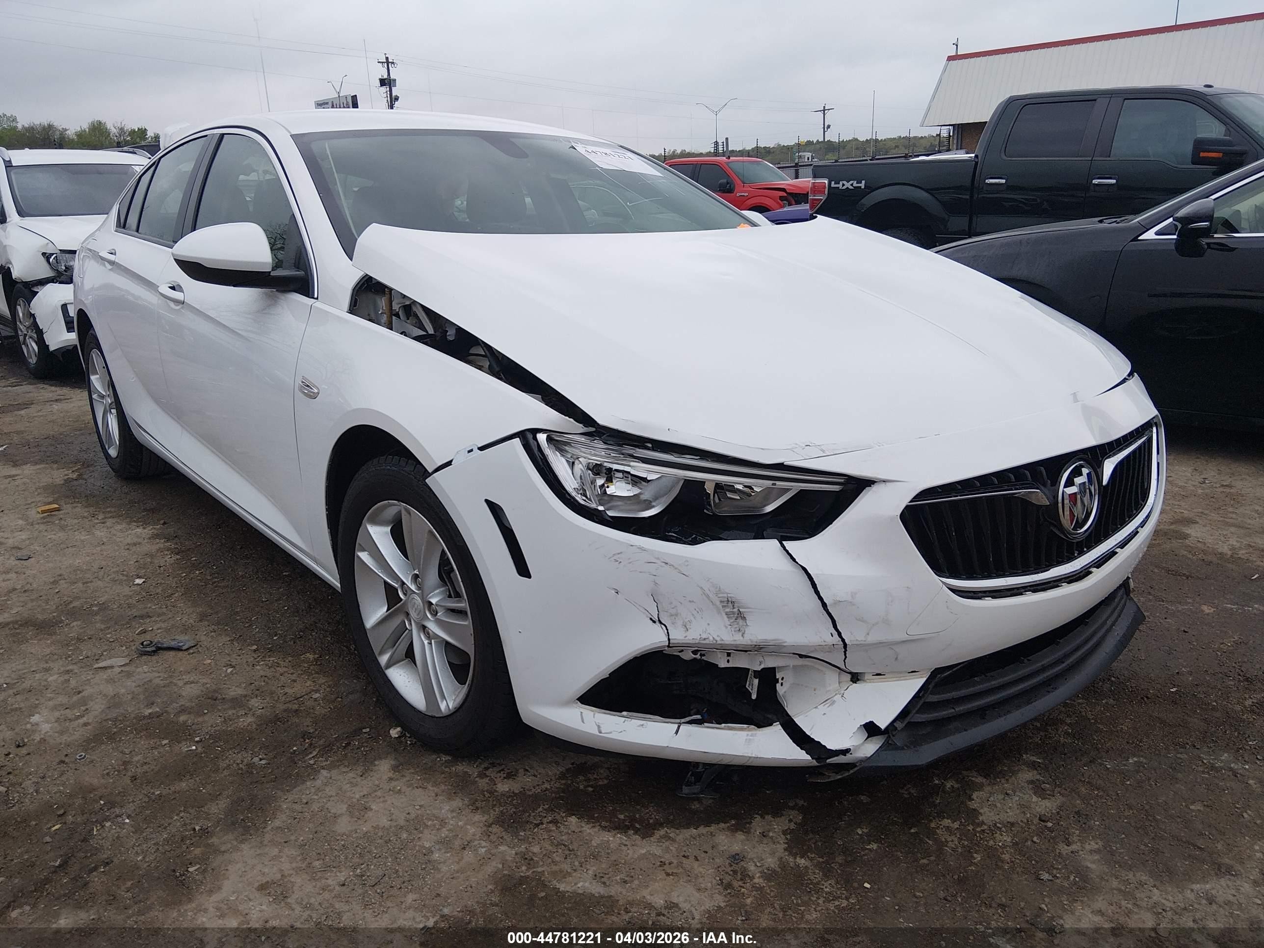 2020 Buick Regal Preferred, VIN W04GL6SX9L1016922 — Перед