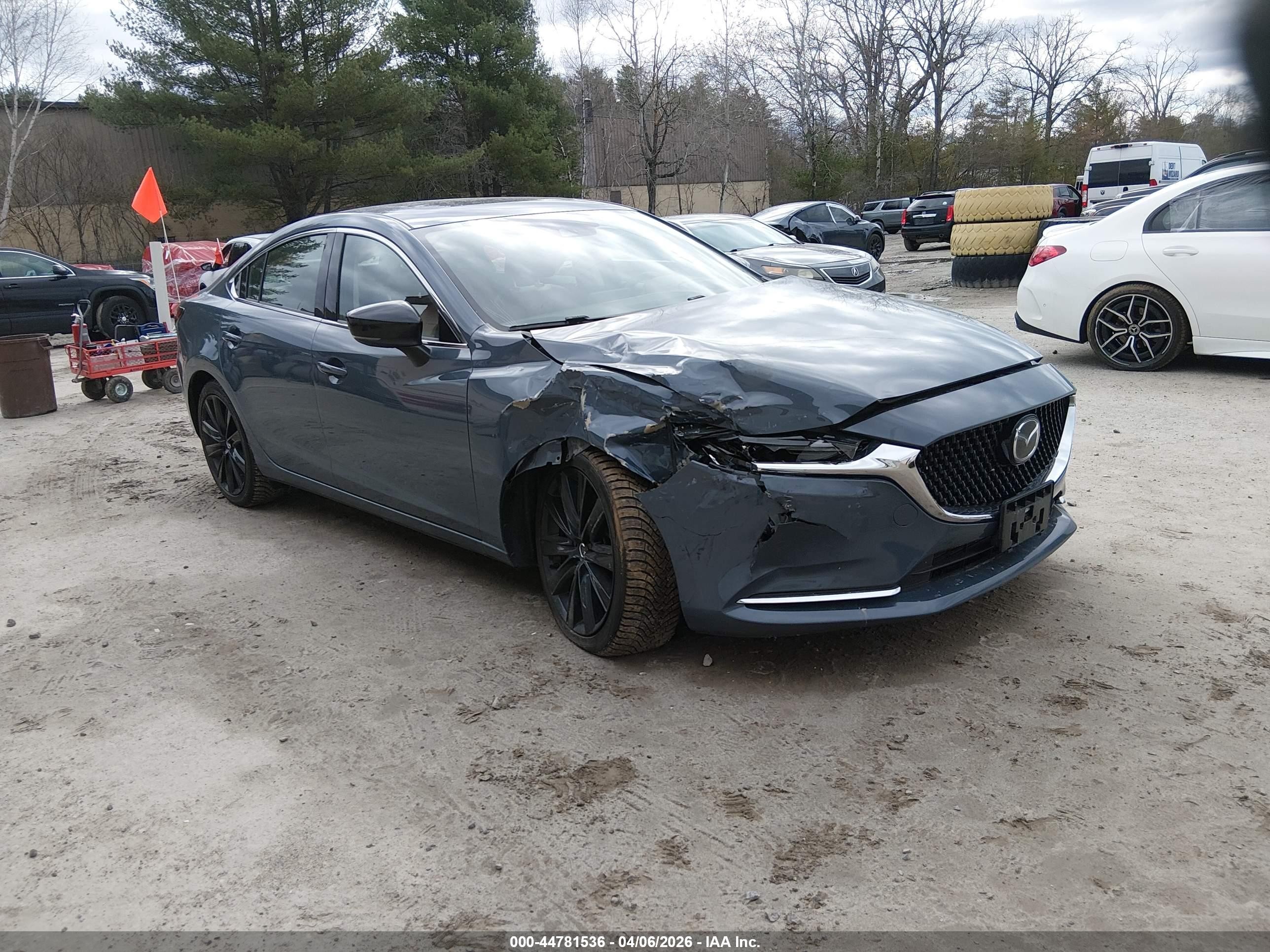 2021 Mazda 6 Carbon Edition, VIN JM1GL1WY5M1616057 — Перед