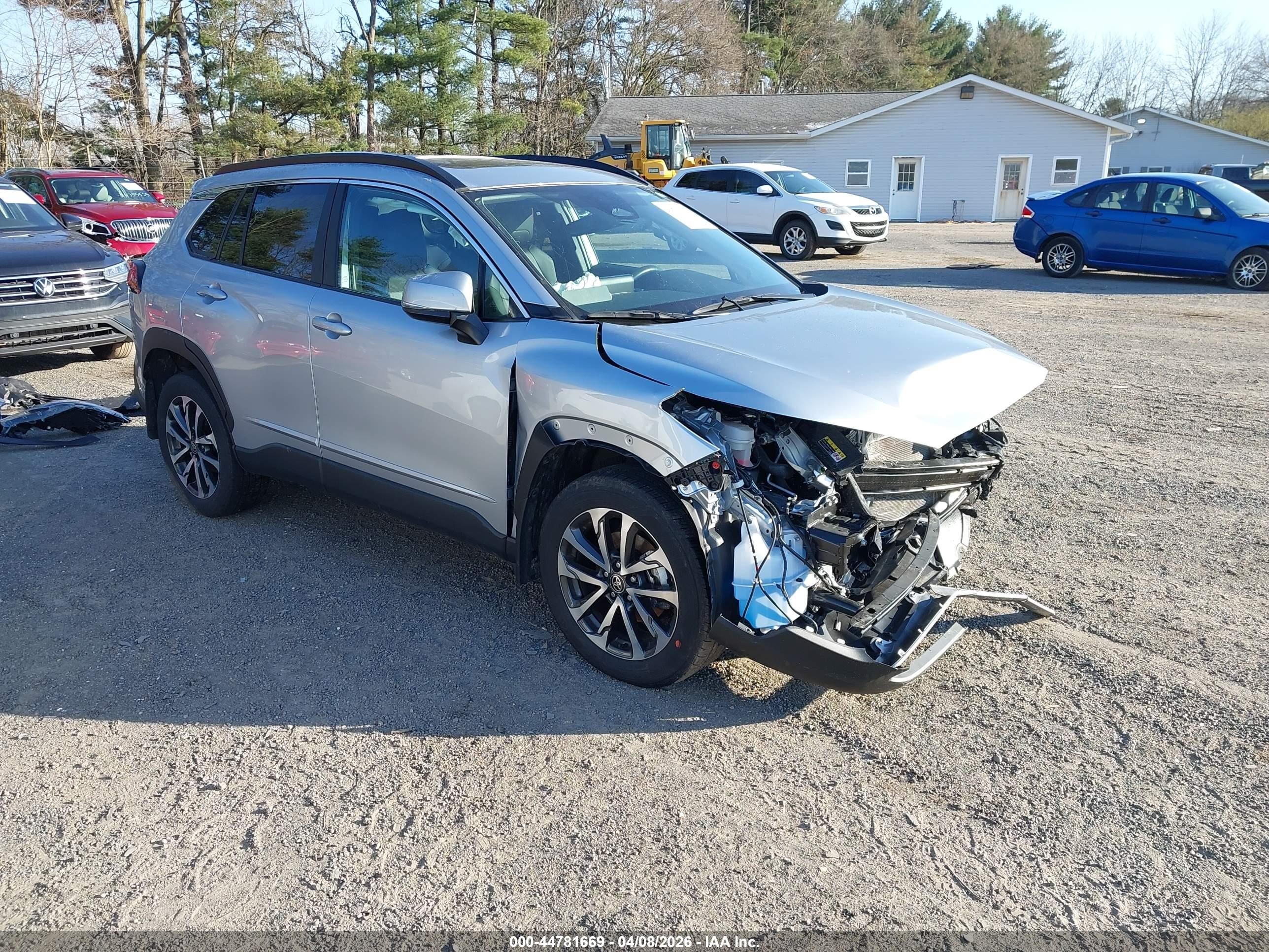 2023 Toyota Corolla Cross XLE, VIN 7MUDAABGXPV060394 — Front end