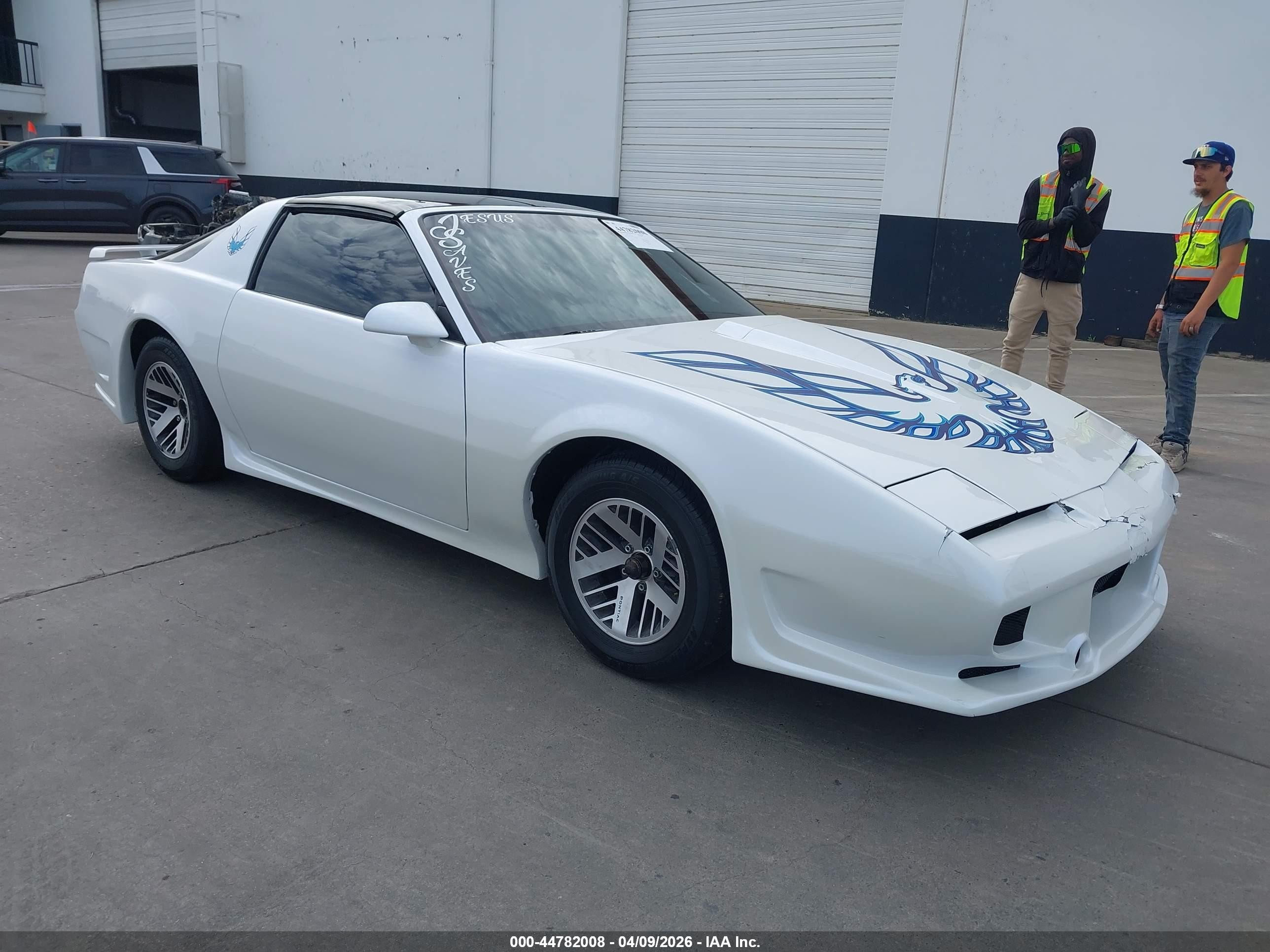 1991 Pontiac Firebird, VIN 1G2FS23E5ML213946 — Front end