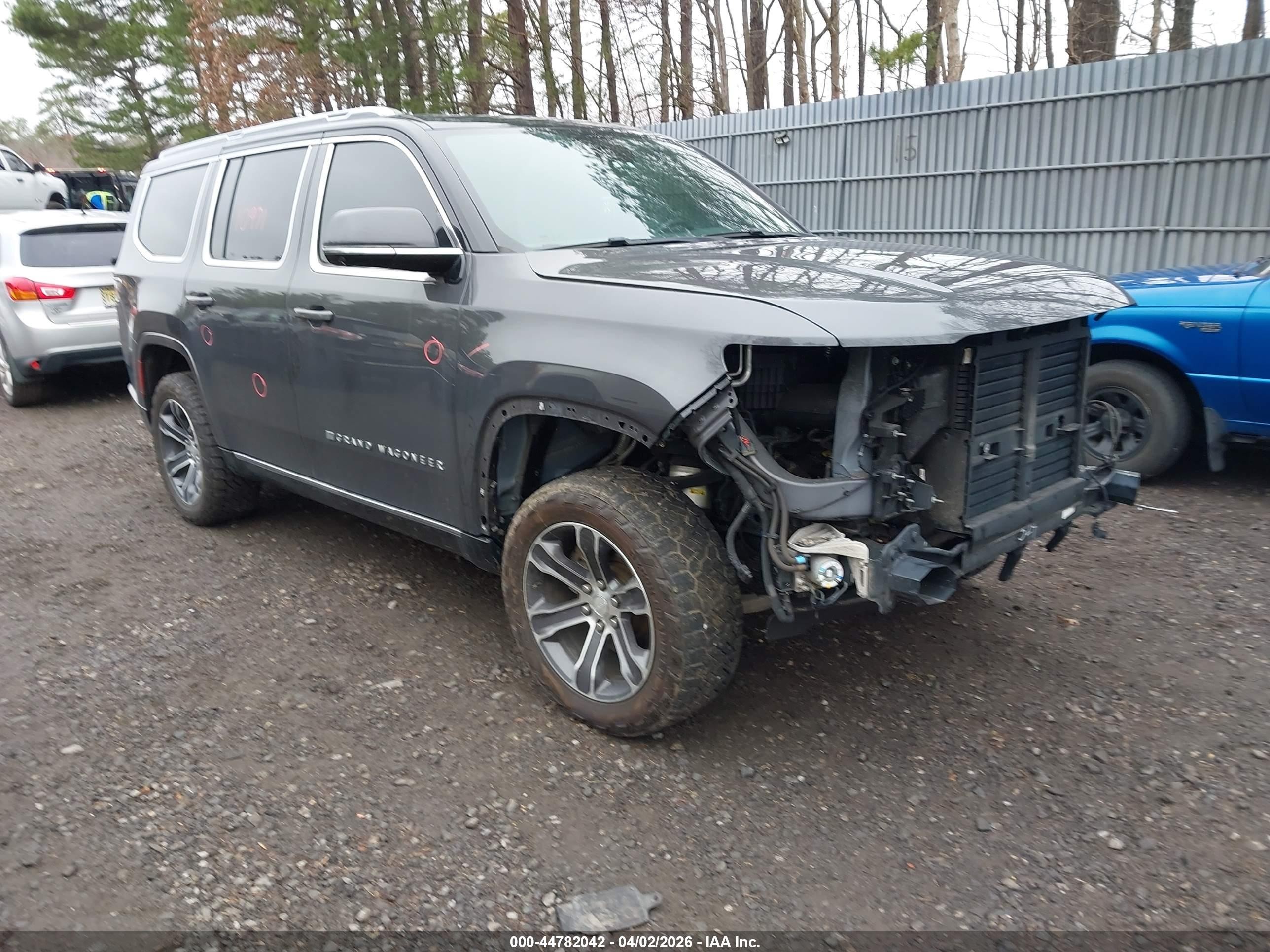 2022 Jeep Grand Wagoneer Series I, VIN 1C4SJVEJ3NS141077 — Перед