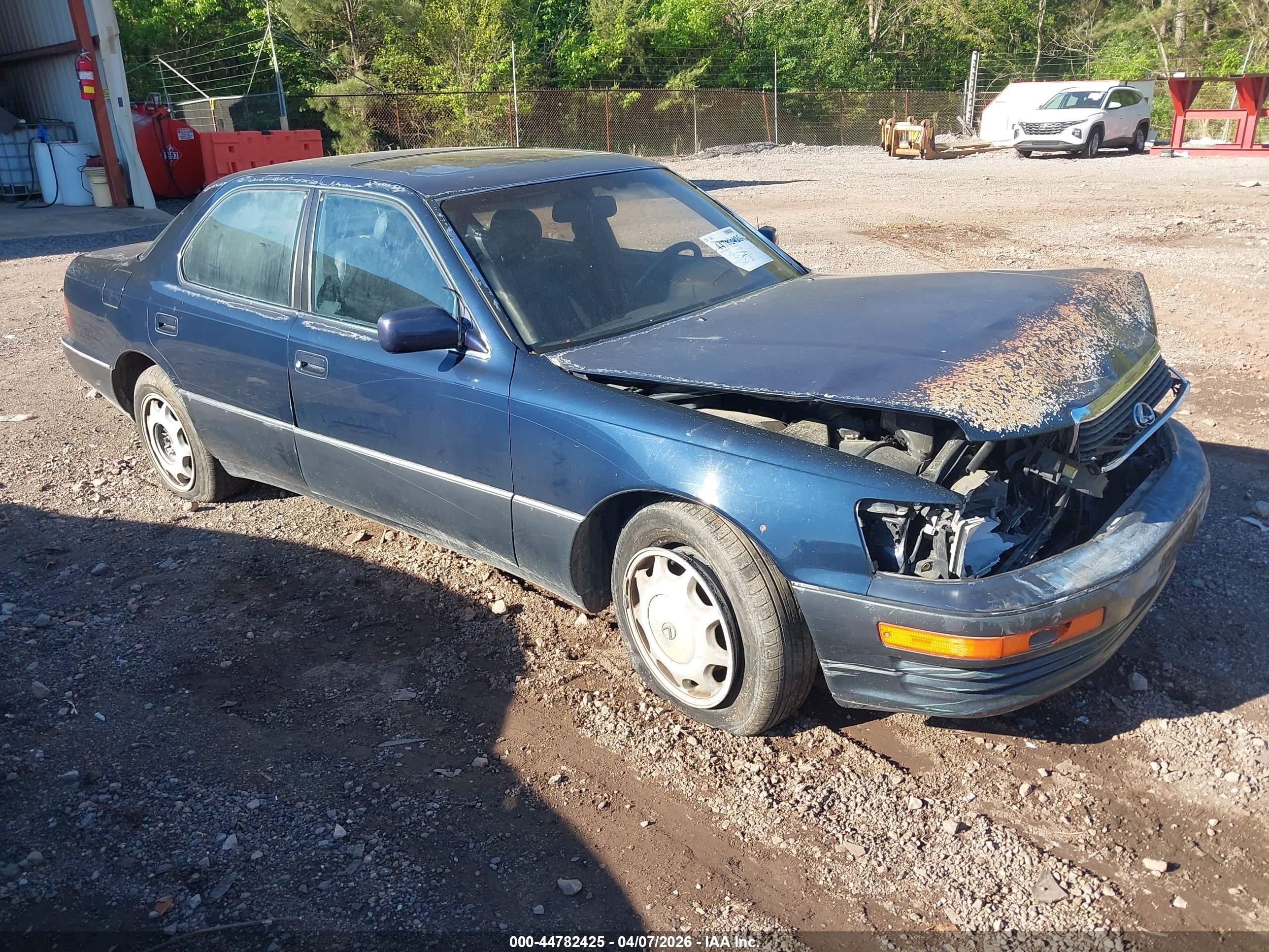 1993 Lexus LS 400, VIN JT8UF11E2P0171065 — Front end