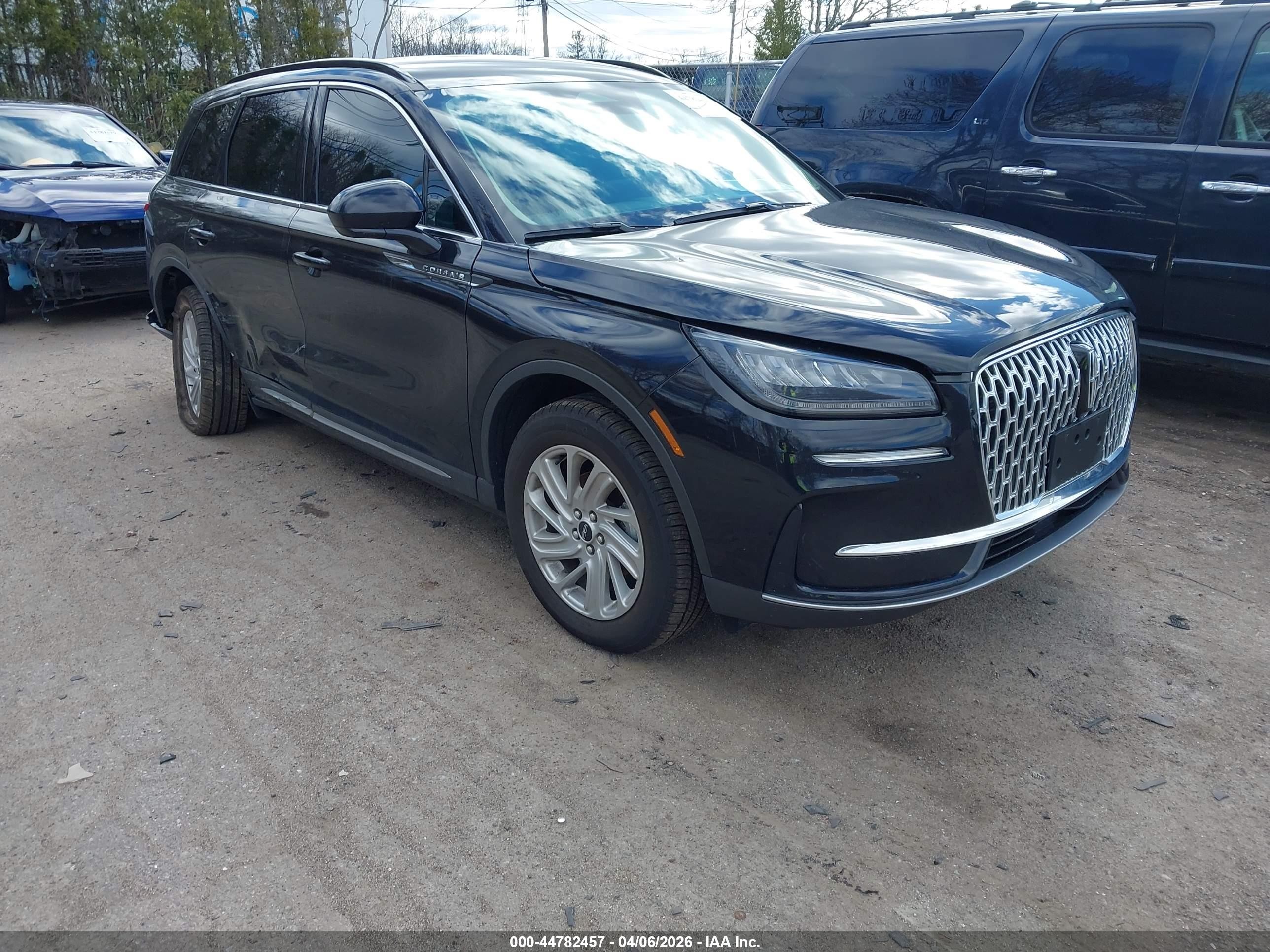 2026 Lincoln Corsair Premiere, VIN 5LMCJ1DAXTUL09225 — Днище