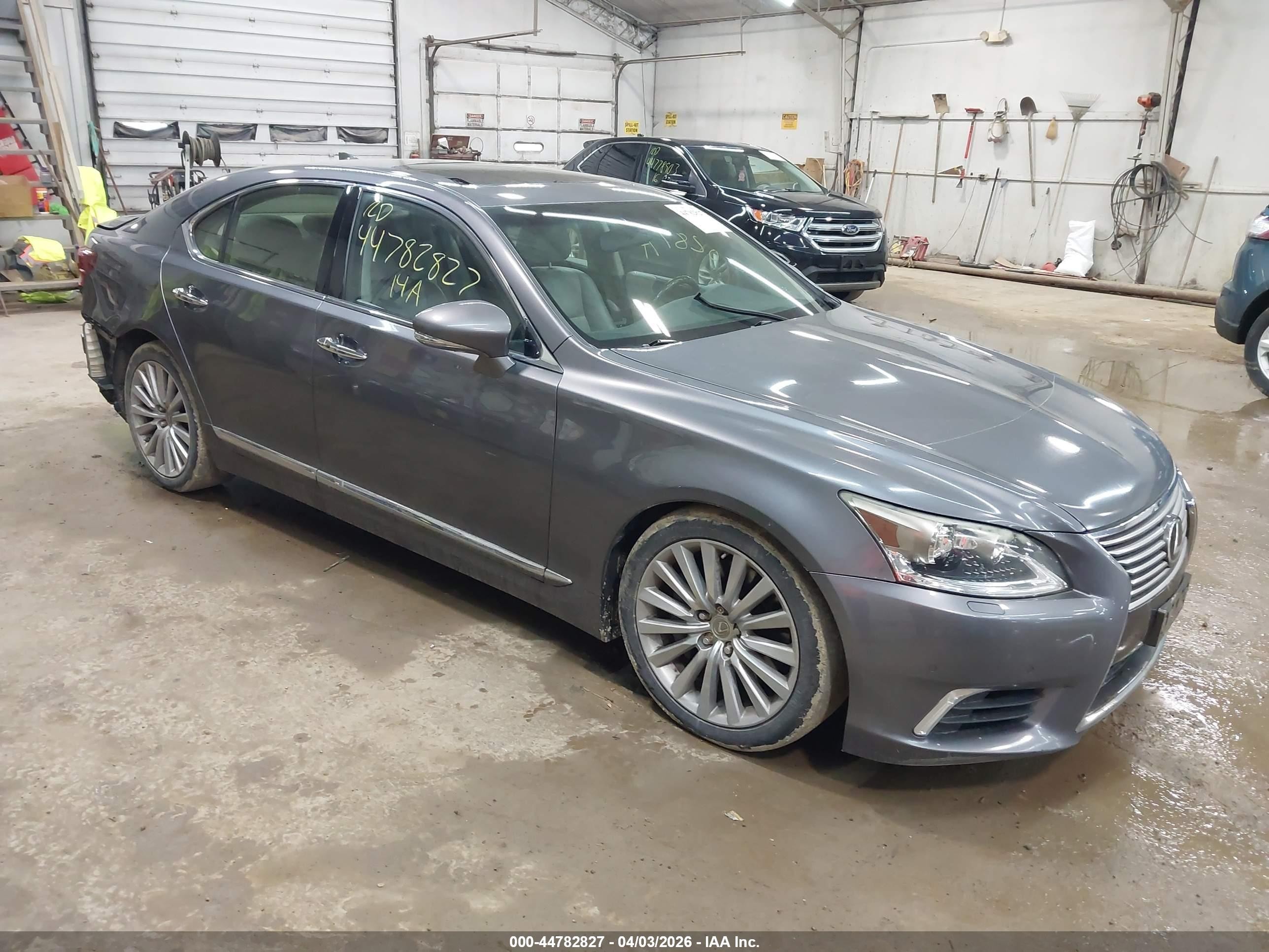2014 Lexus LS 460, VIN JTHCL5EFXE5022918 — Повреждение рамы