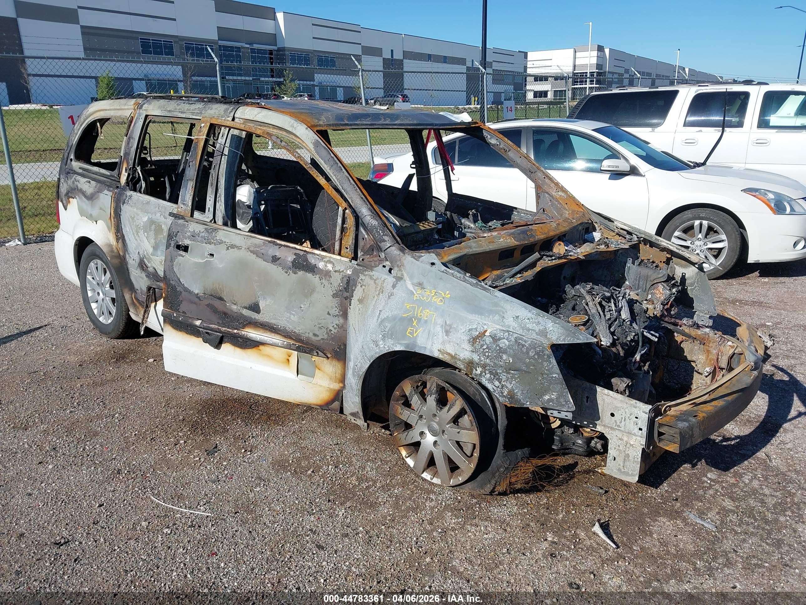 2014 Chrysler Town & Country Touring, VIN 2C4RC1BG1ER132132 — Burn