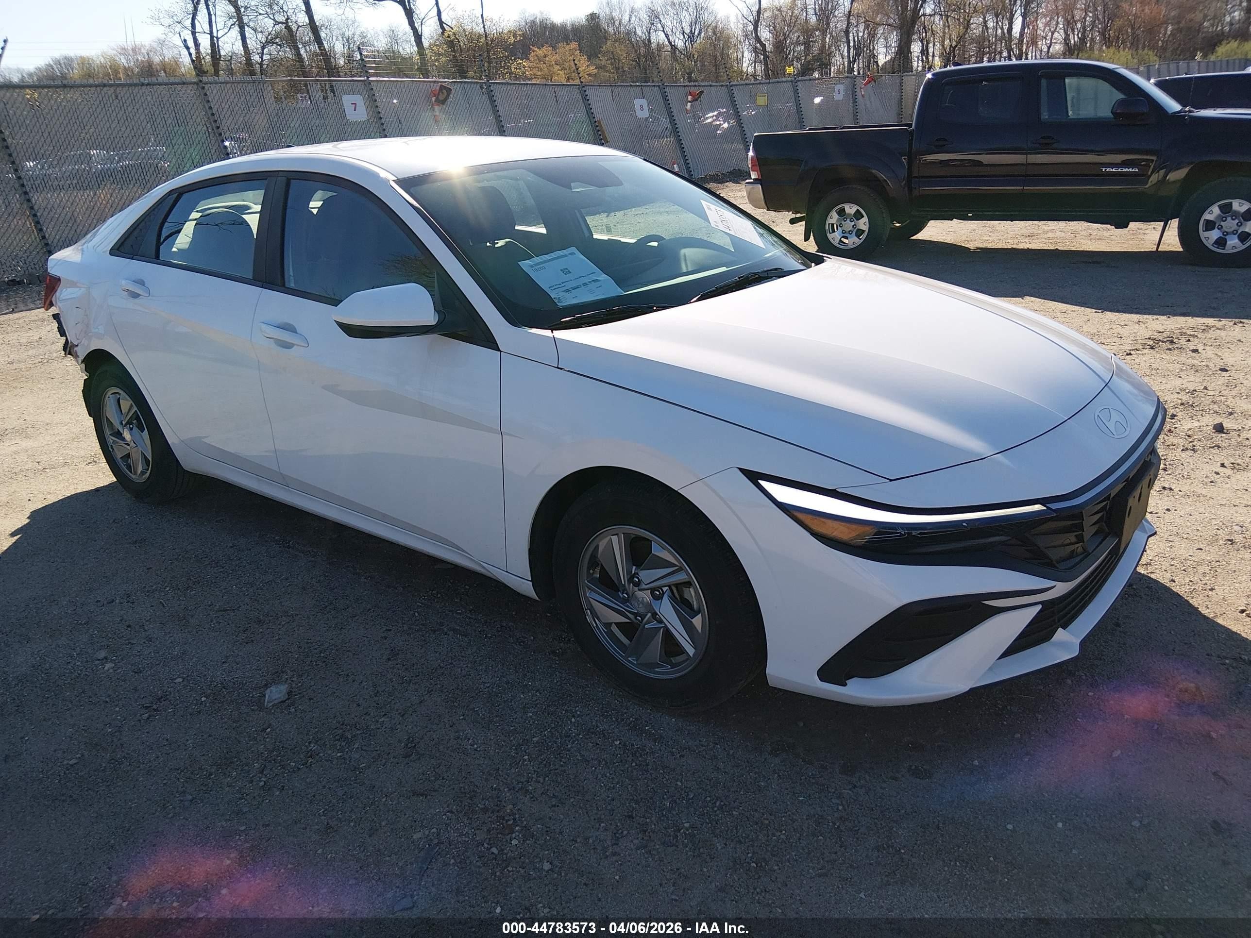 2024 Hyundai Elantra SE, VIN KMHLL4DG0RU650905 — Rear end