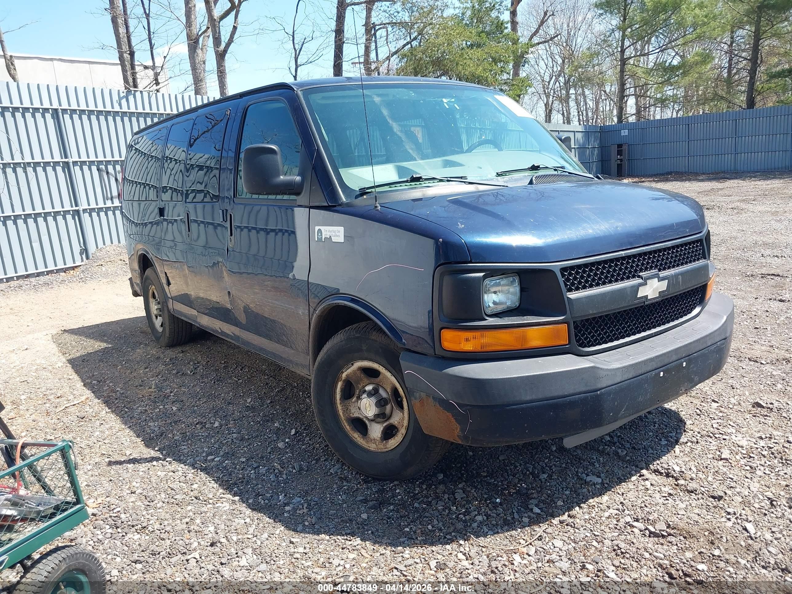 2008 Chevrolet City Express Cargo, VIN 1GNFG154281210653 — Бок