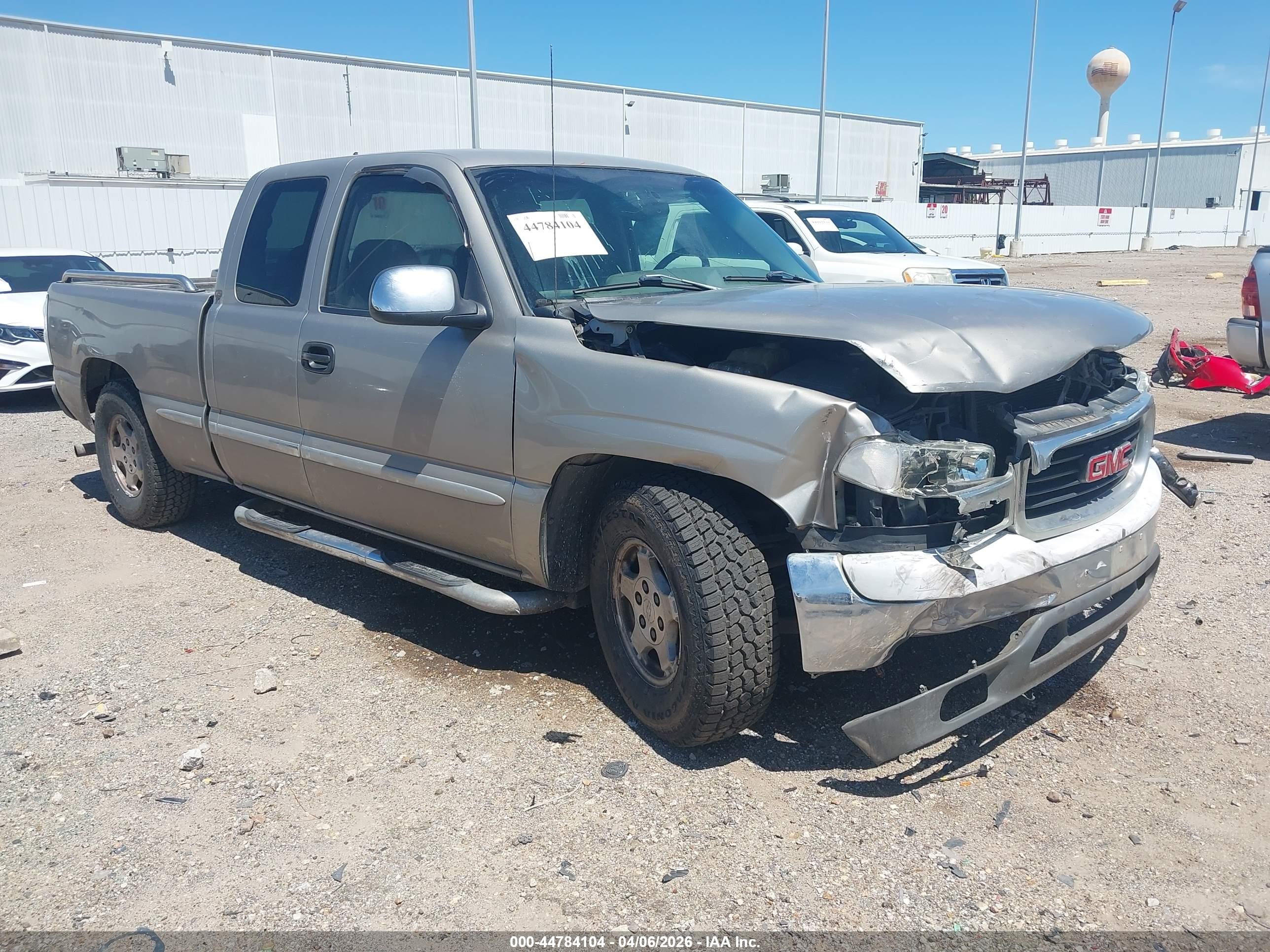 1999 GMC Sierra 1500 SLE, VIN 2GTEC19T4X1548176 — Front end