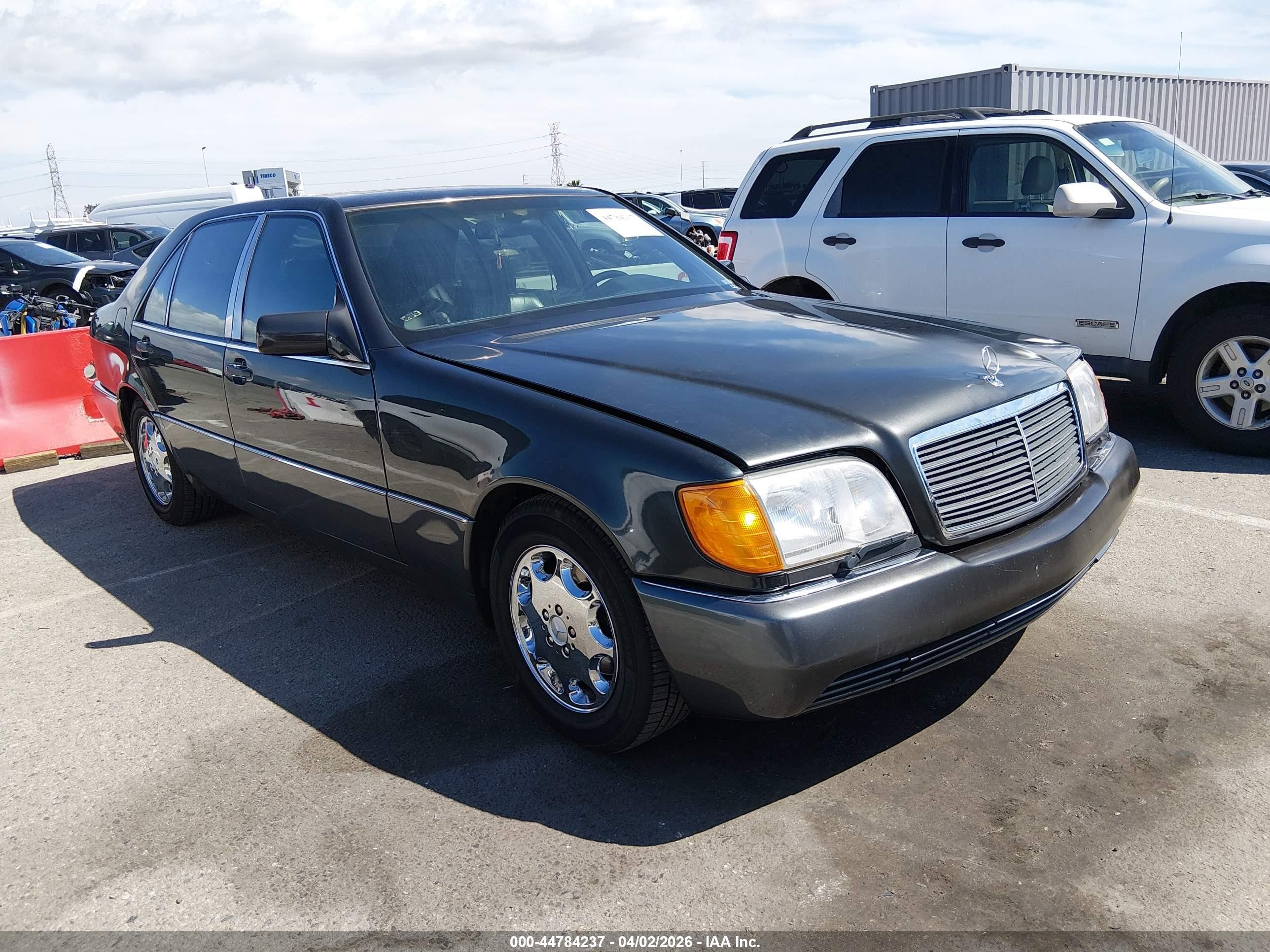 1992 Mercedes-Benz 500, VIN WDBGA51E1NA076149 — Normal wear