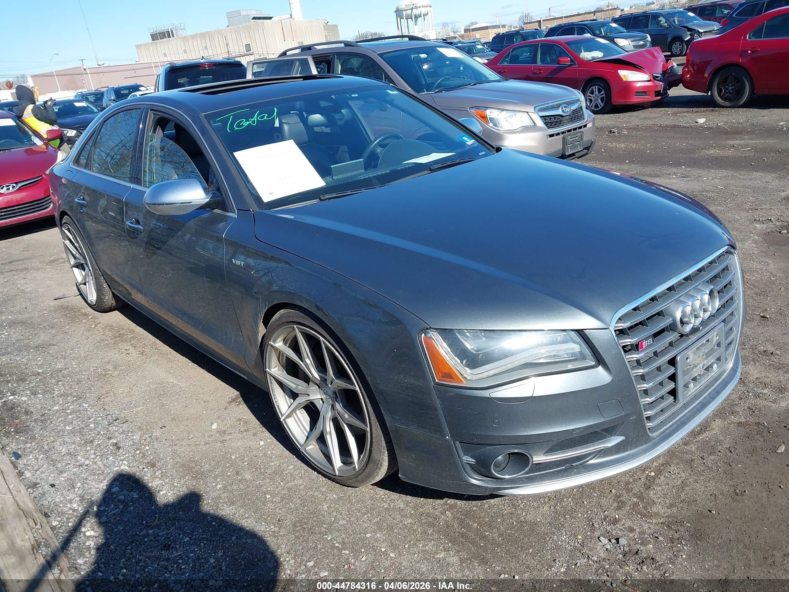 2013 Audi S8, VIN WAUD2AFD4DN017319 — Rear end